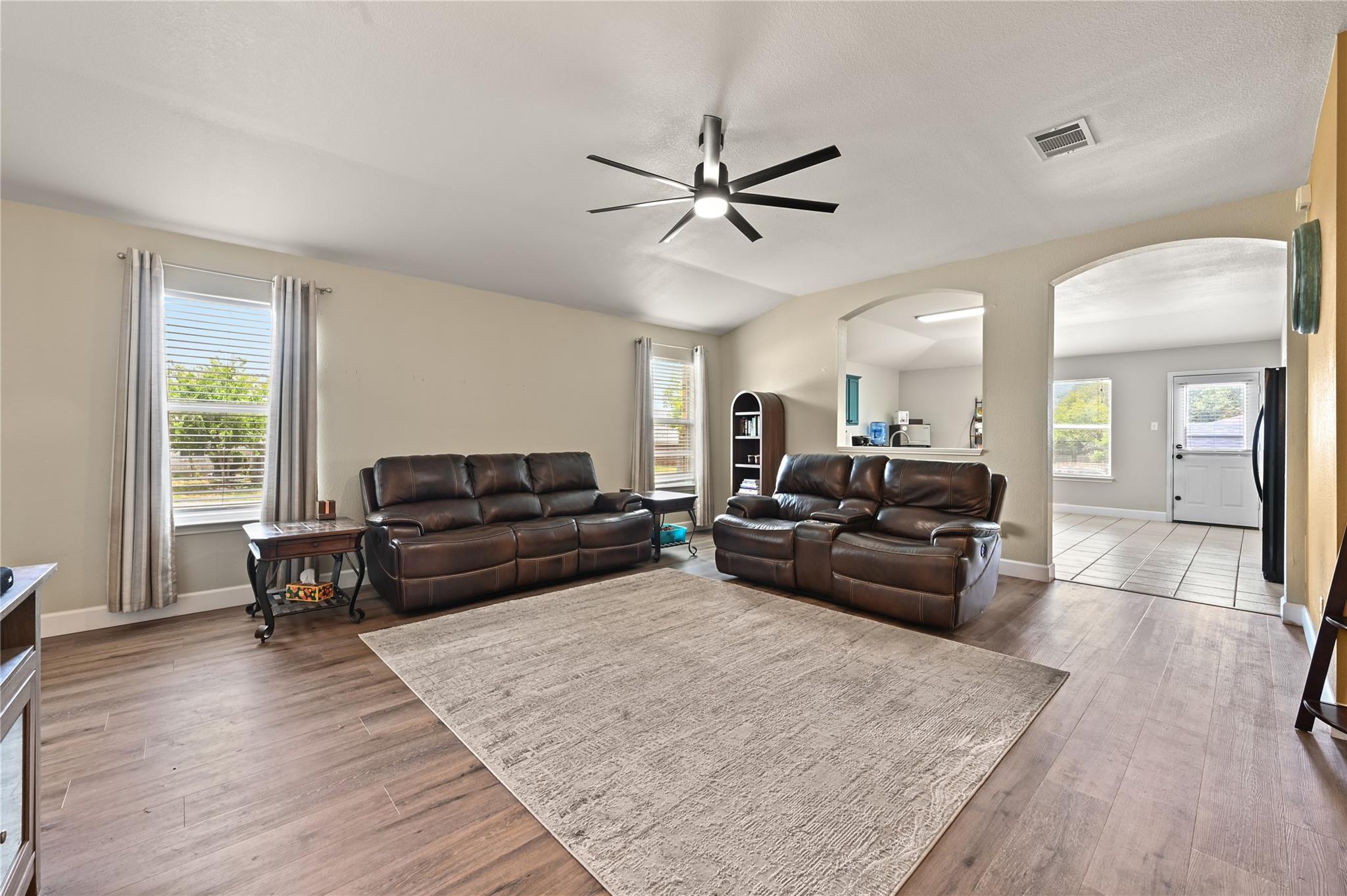 135 Salado Dr, Kyle, TX 78640
