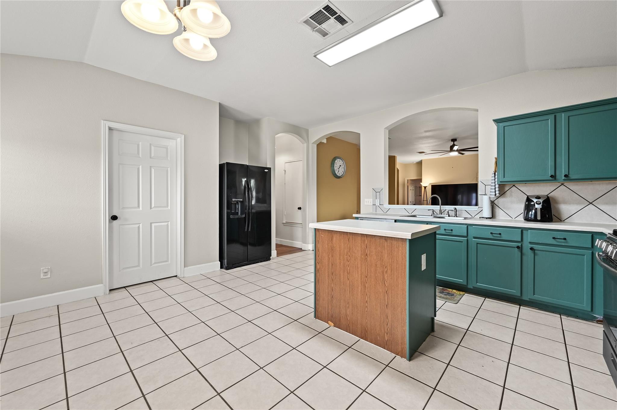 135 Salado Dr, Kyle, TX 78640