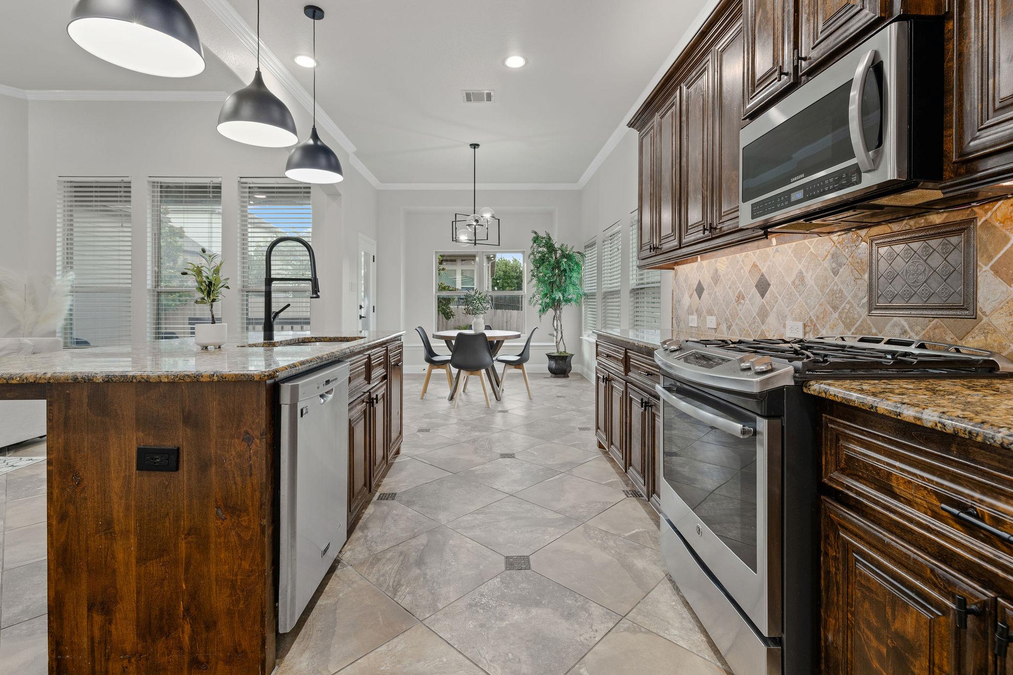 100 Crystal Cv, Round Rock, TX 78664