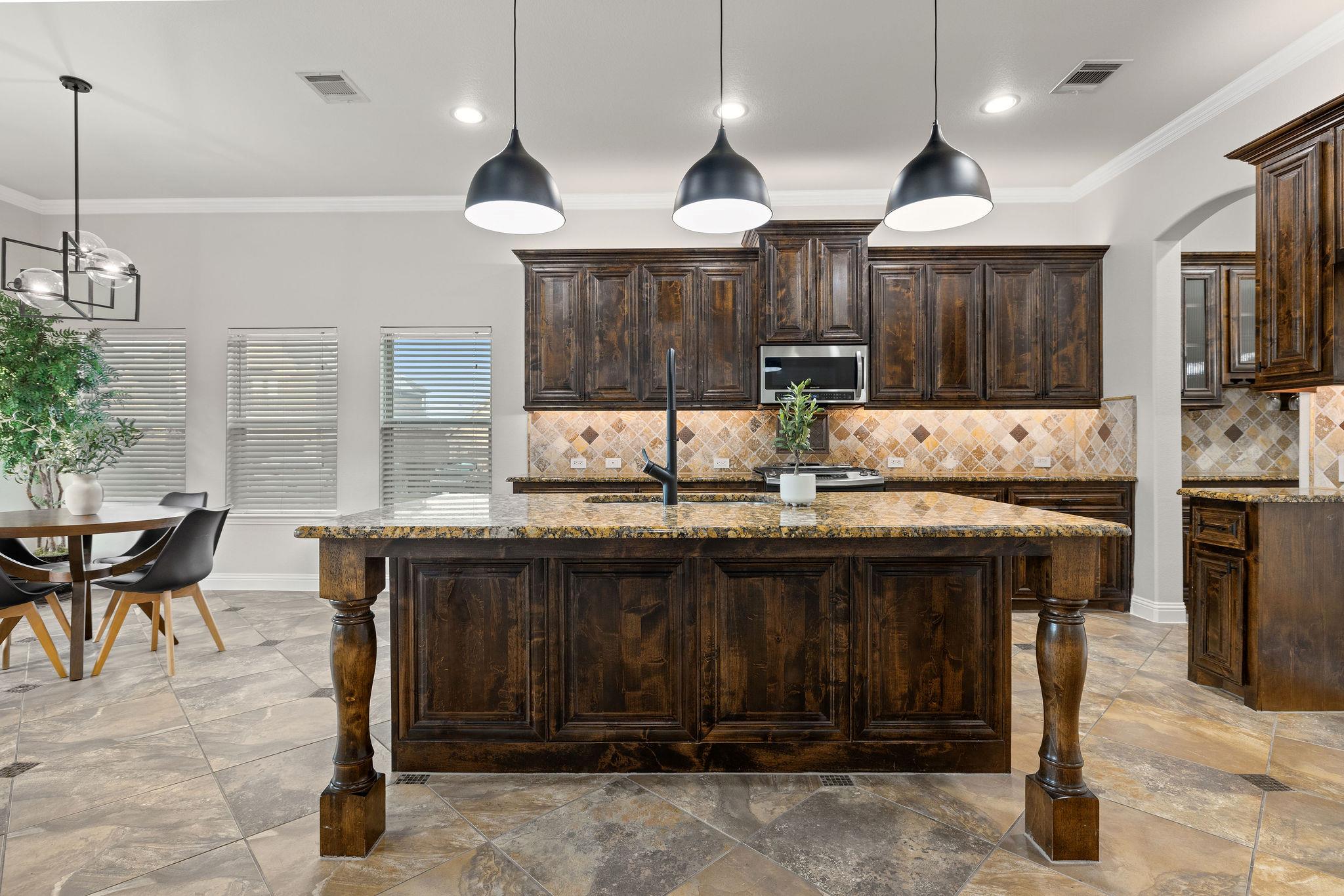 100 Crystal Cv, Round Rock, TX 78664
