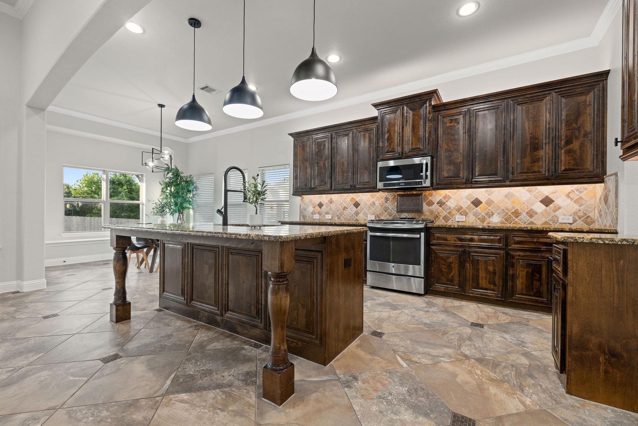 100 Crystal Cv, Round Rock, TX 78664