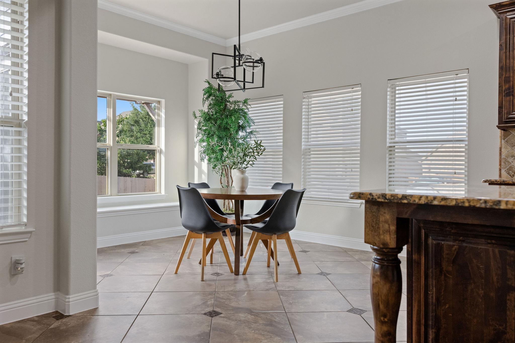 100 Crystal Cv, Round Rock, TX 78664