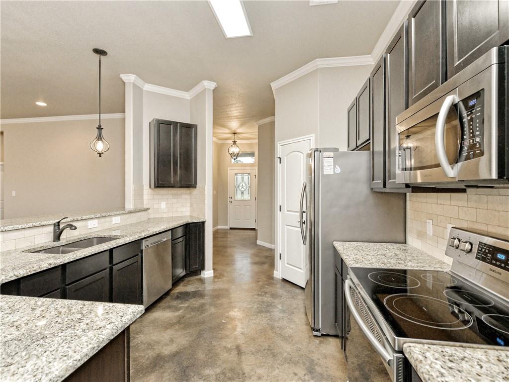 323 Kaanapali Ln, Bastrop, TX 78602