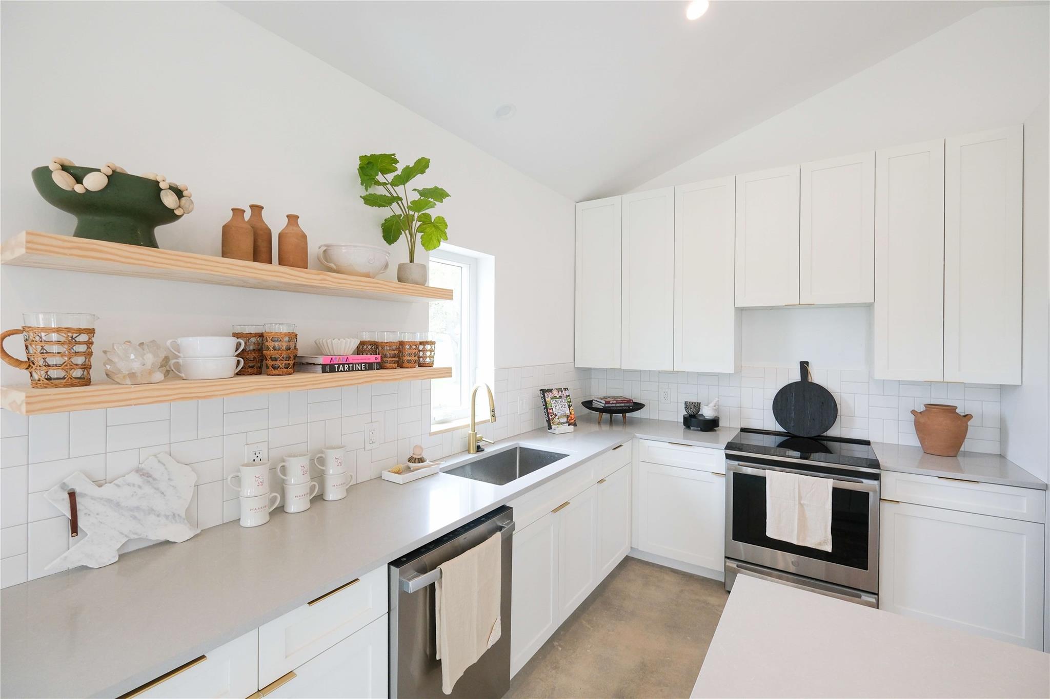 4 Shilo Cir, Wimberley, TX 78676