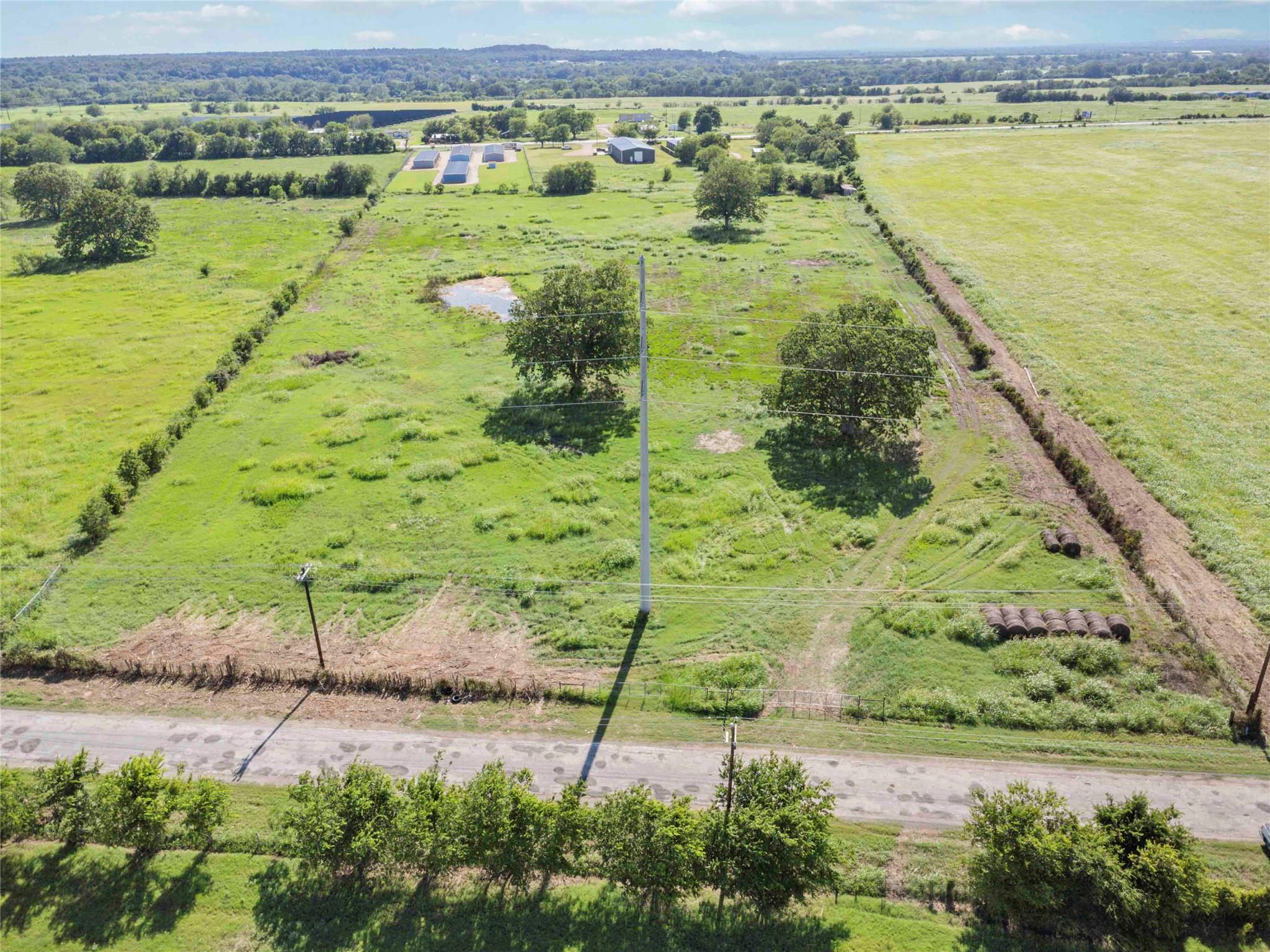 660 American Legion Rd, Smithville, TX 78957