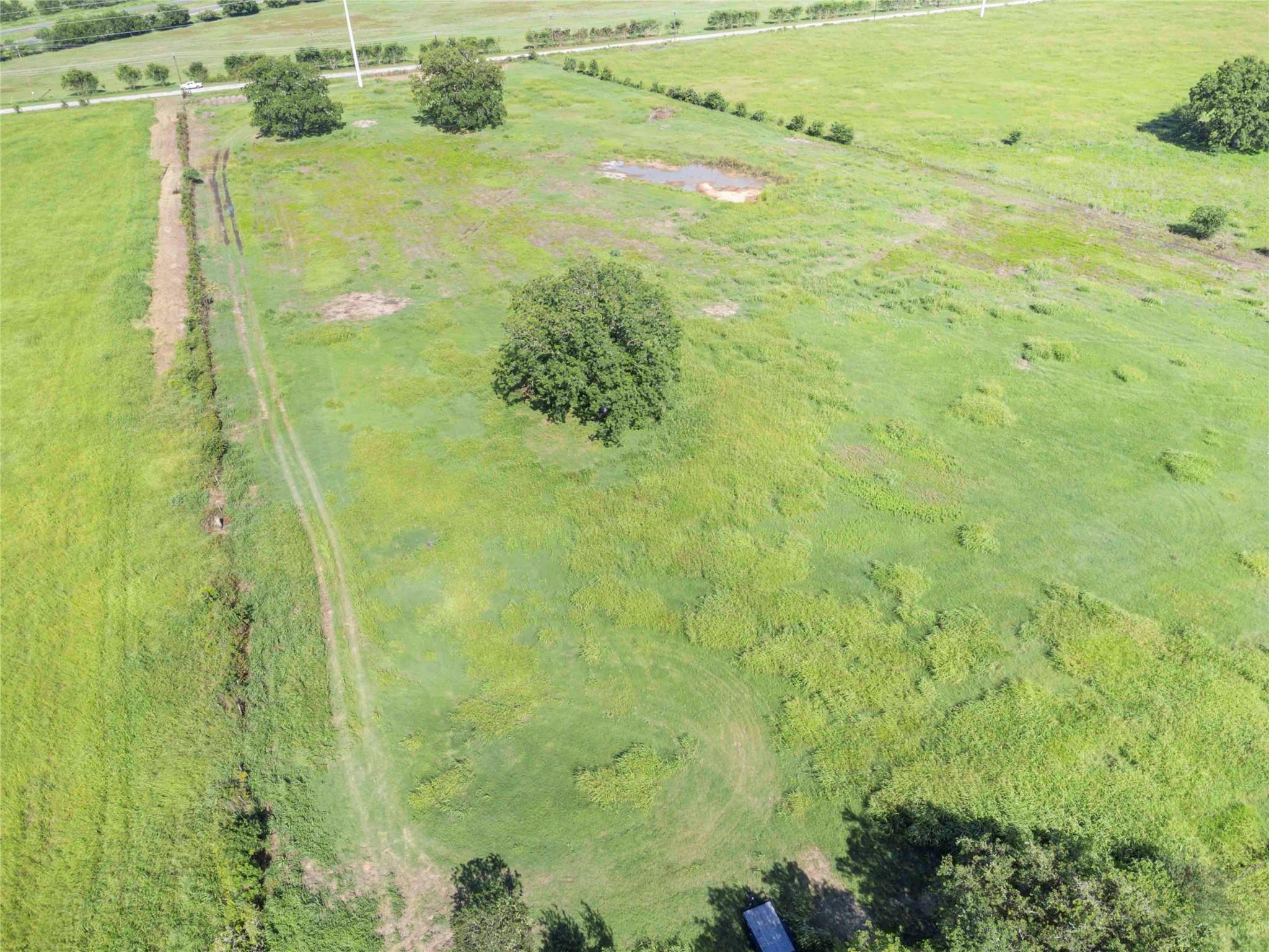 660 American Legion Rd, Smithville, TX 78957