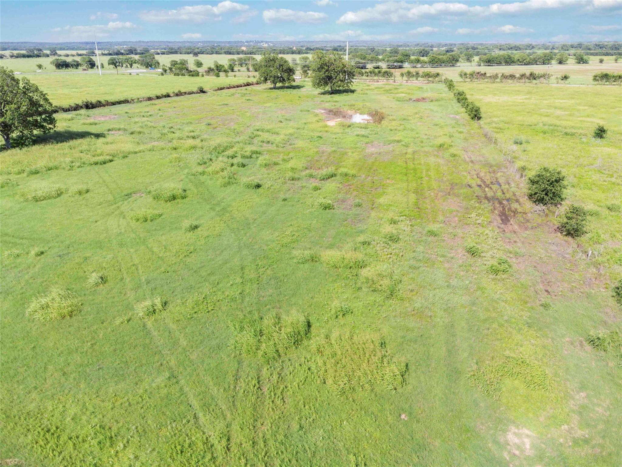 660 American Legion Rd, Smithville, TX 78957