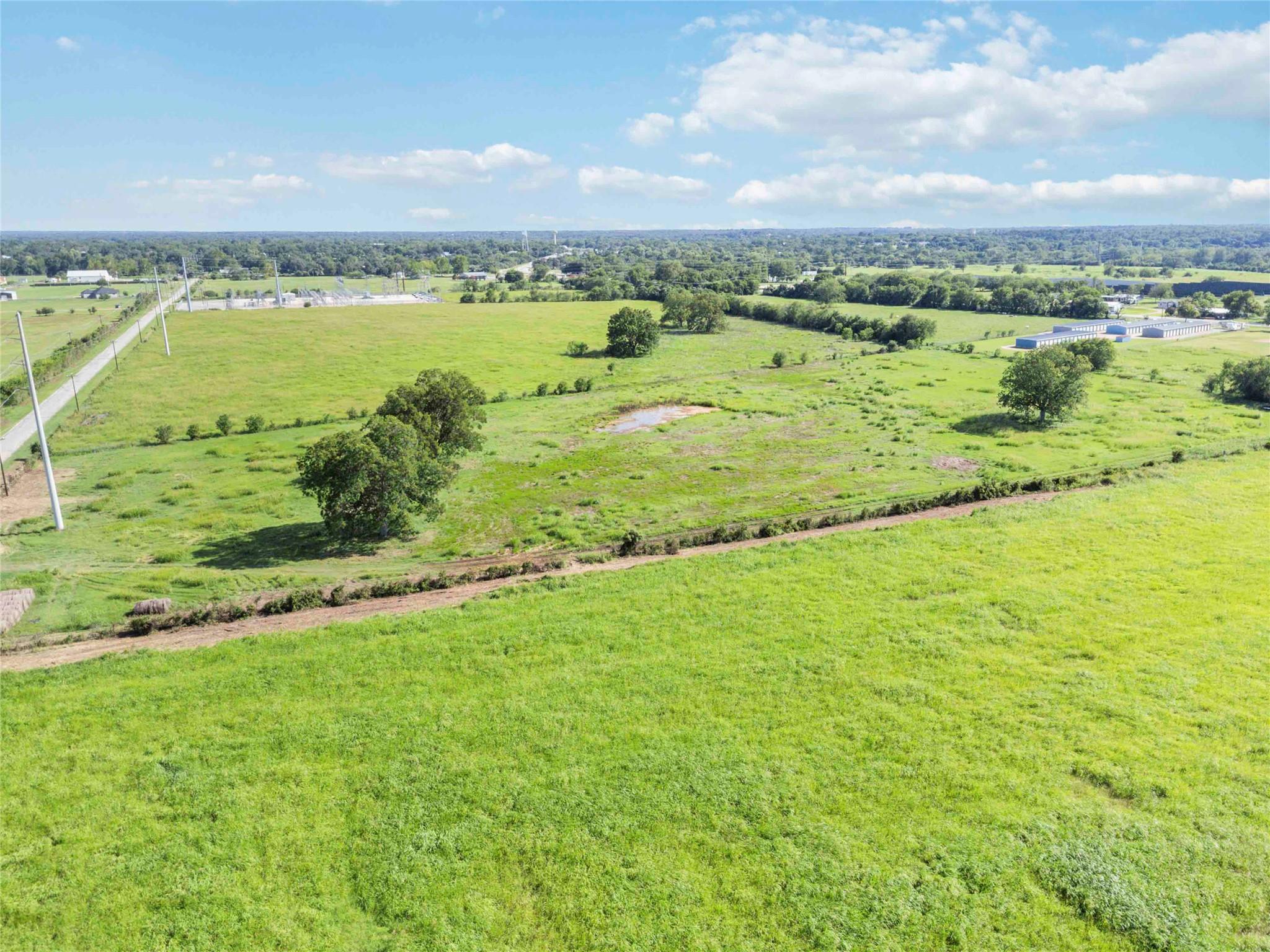 660 American Legion Rd, Smithville, TX 78957