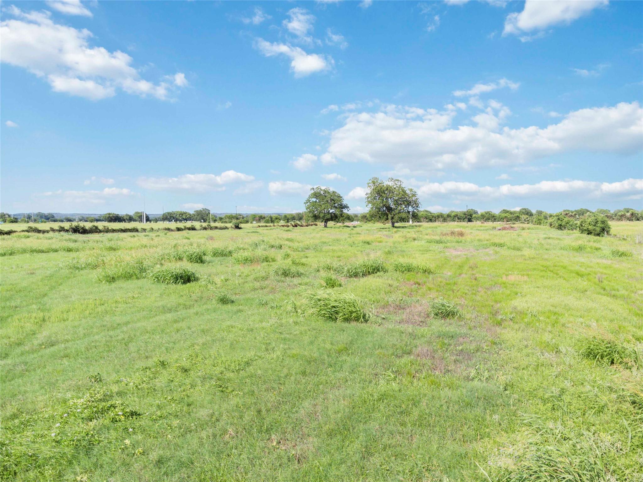 660 American Legion Rd, Smithville, TX 78957