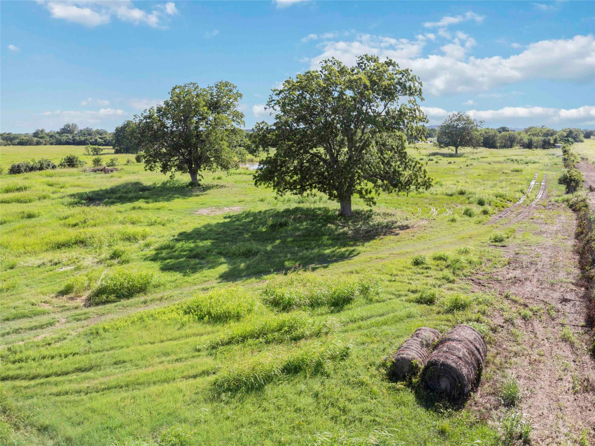 660 American Legion Rd, Smithville, TX 78957