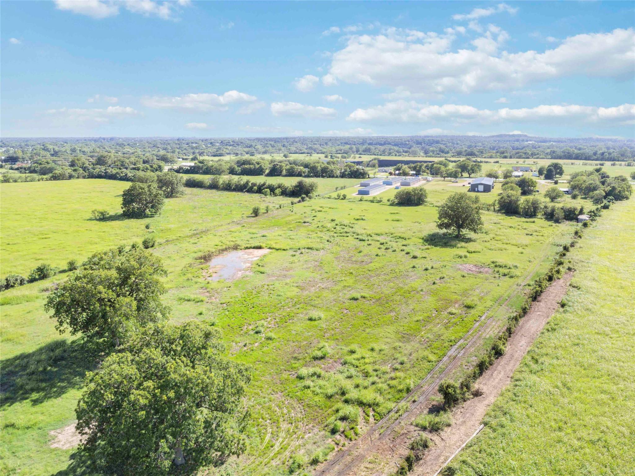 660 American Legion Rd, Smithville, TX 78957