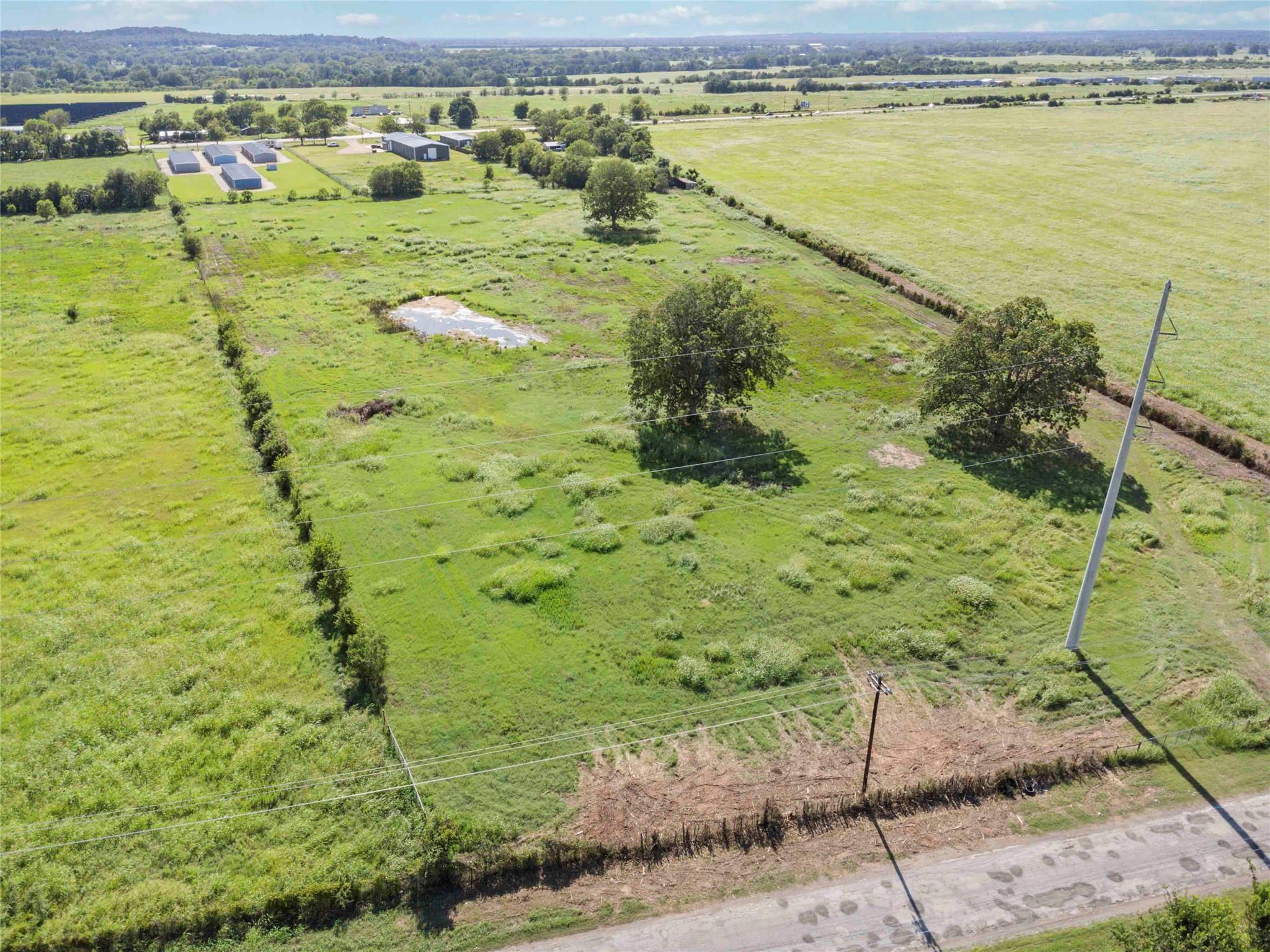 660 American Legion Rd, Smithville, TX 78957