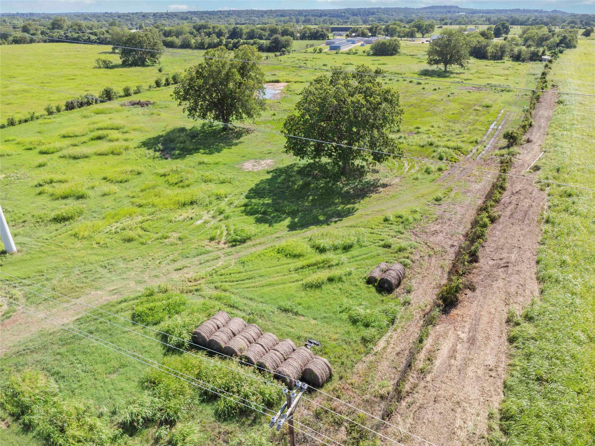 660 American Legion Rd, Smithville, TX 78957