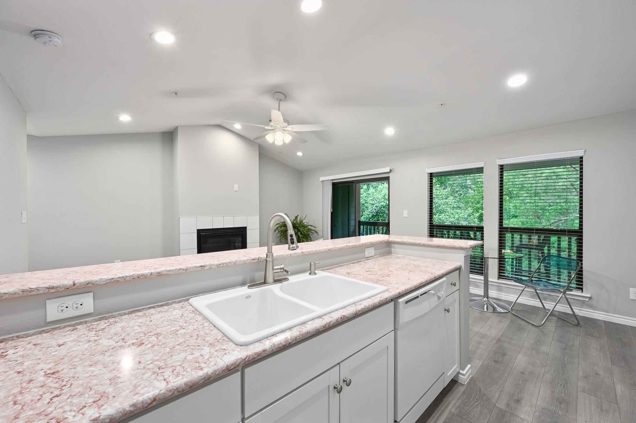 3839 Dry Creek Dr # 207, Austin, TX 78731