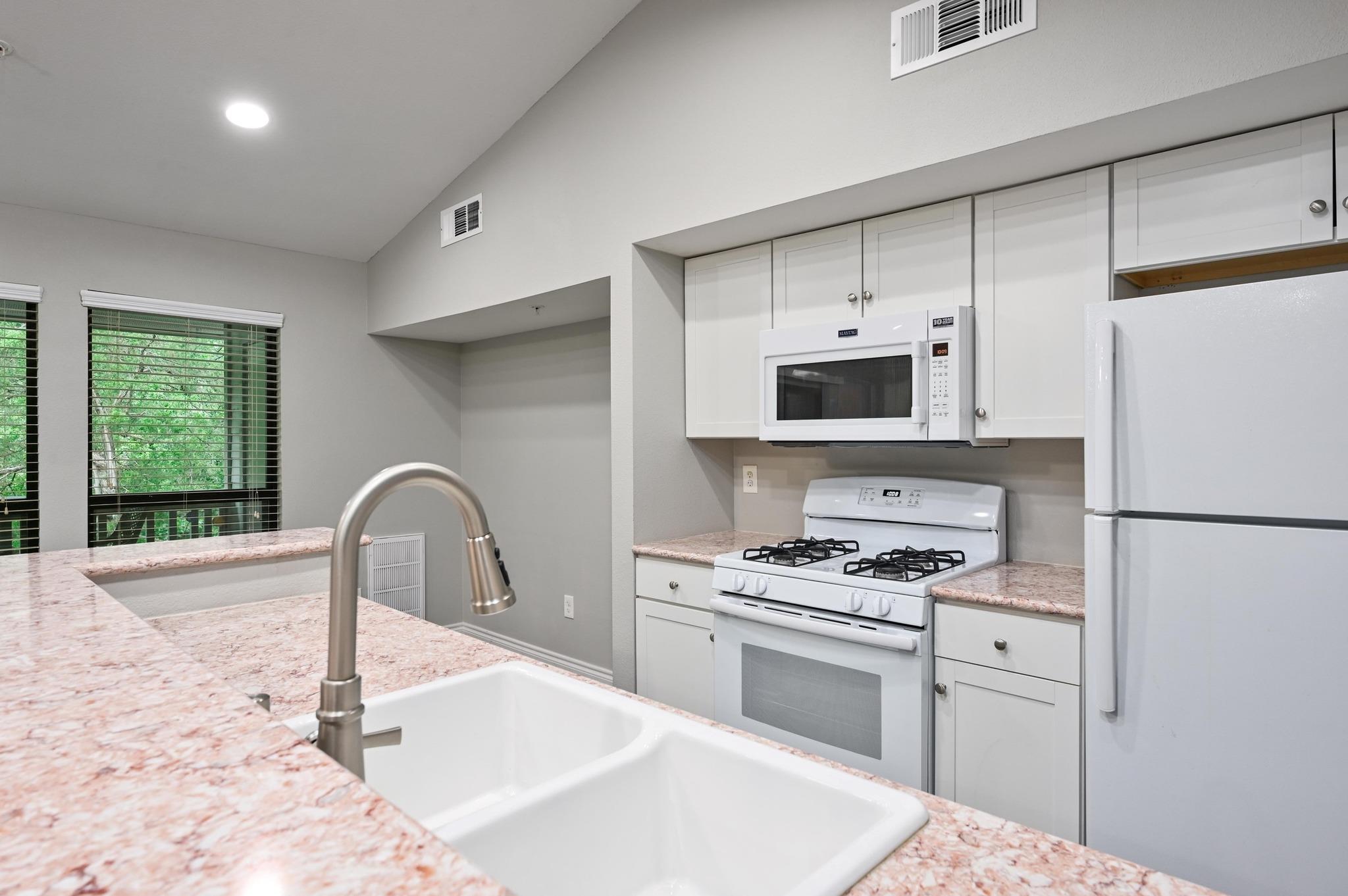 3839 Dry Creek Dr # 207, Austin, TX 78731