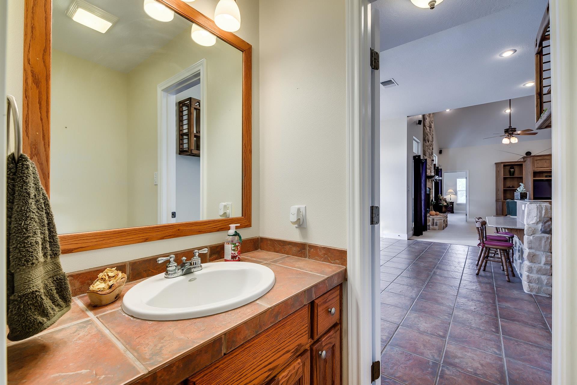 525 Herron Trl, McDade, TX 78650