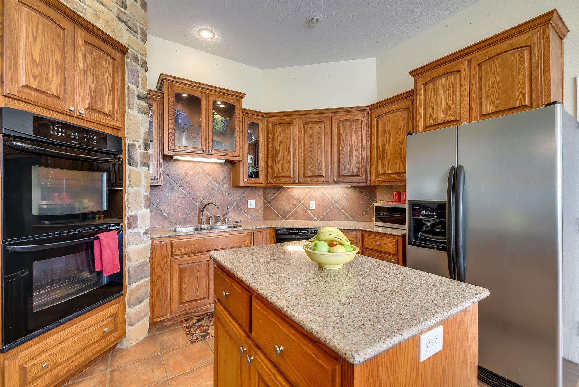 525 Herron Trl, McDade, TX 78650