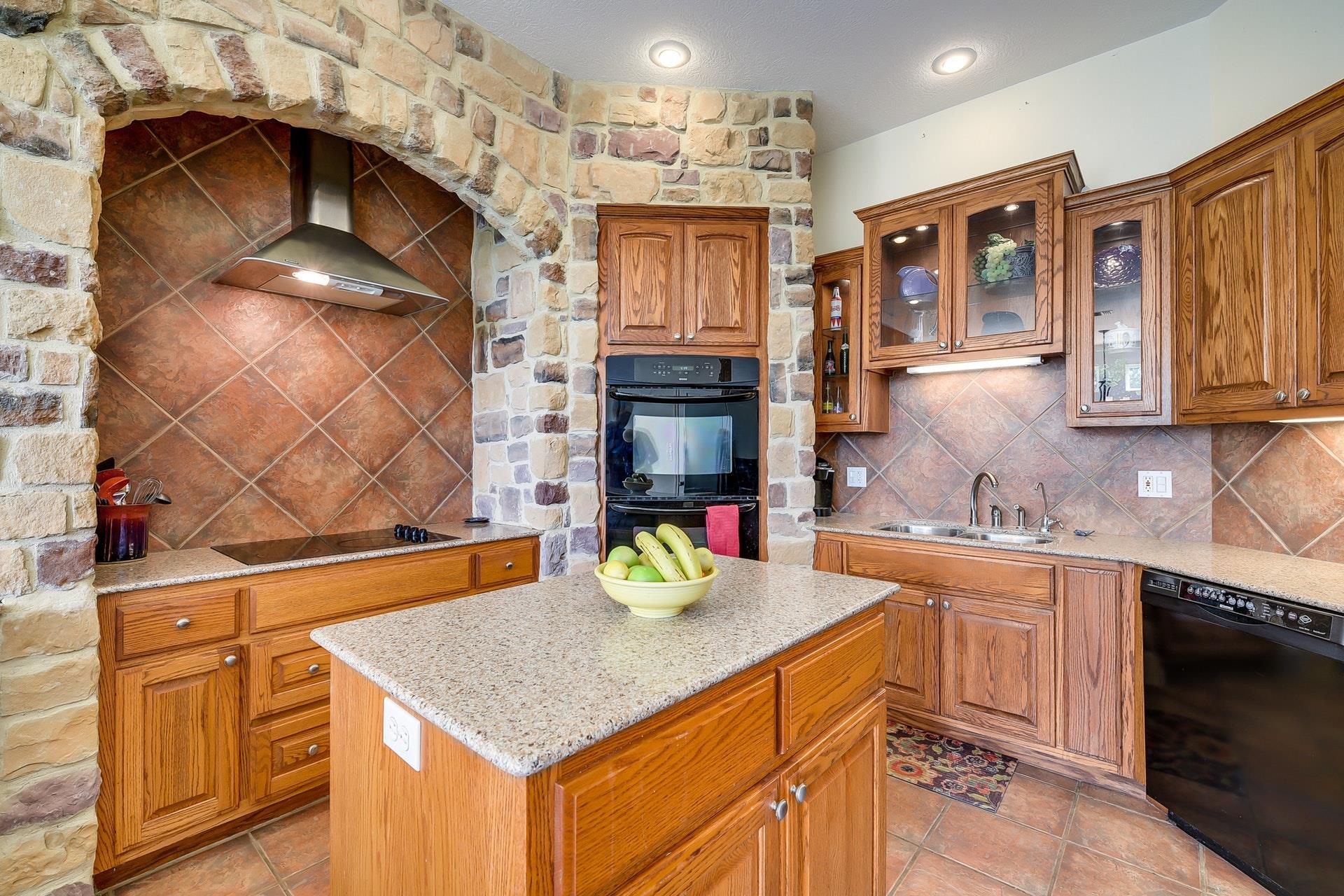 525 Herron Trl, McDade, TX 78650
