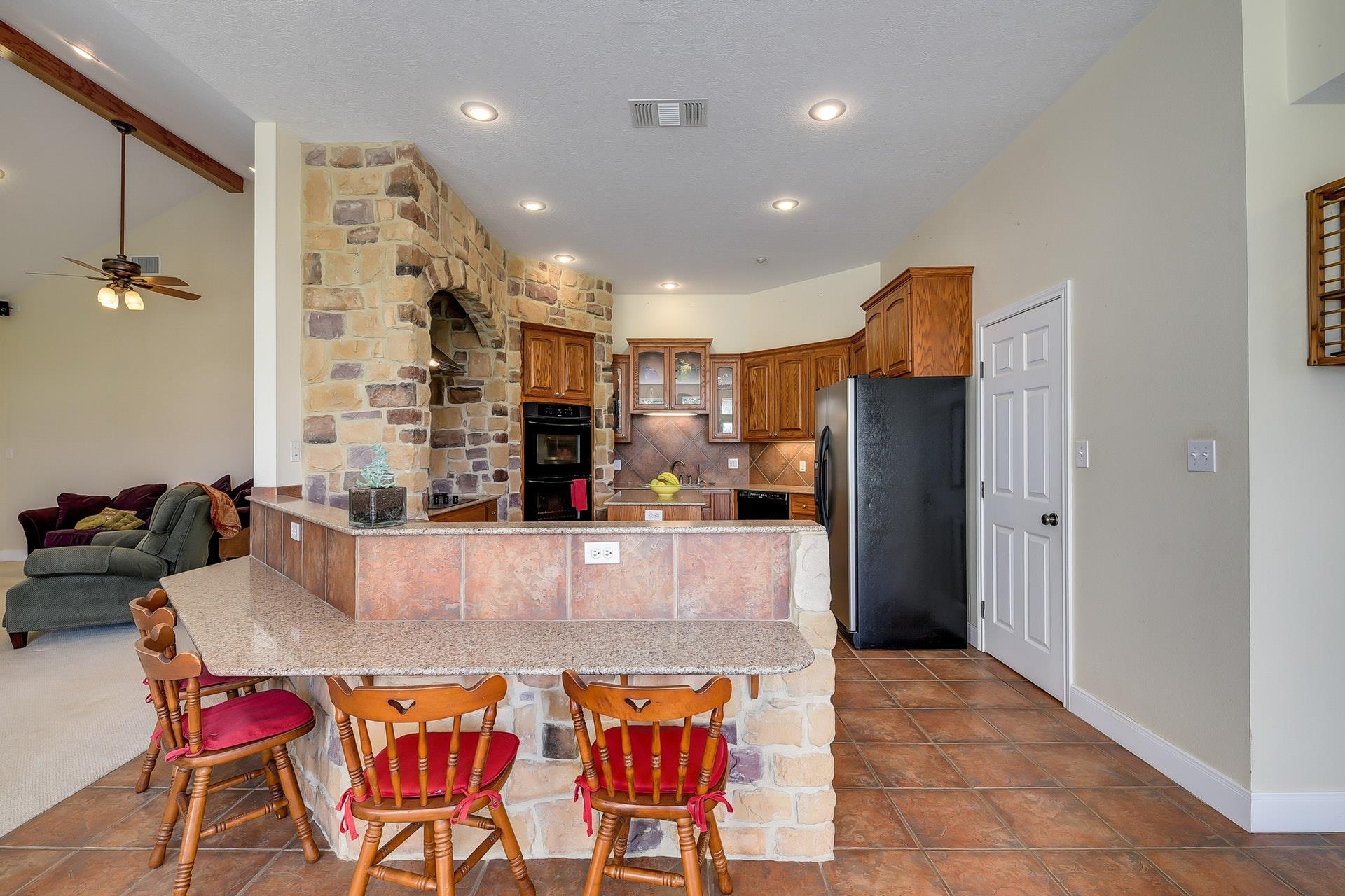 525 Herron Trl, McDade, TX 78650