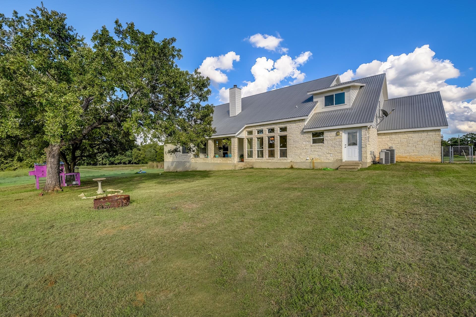 525 Herron Trl, McDade, TX 78650