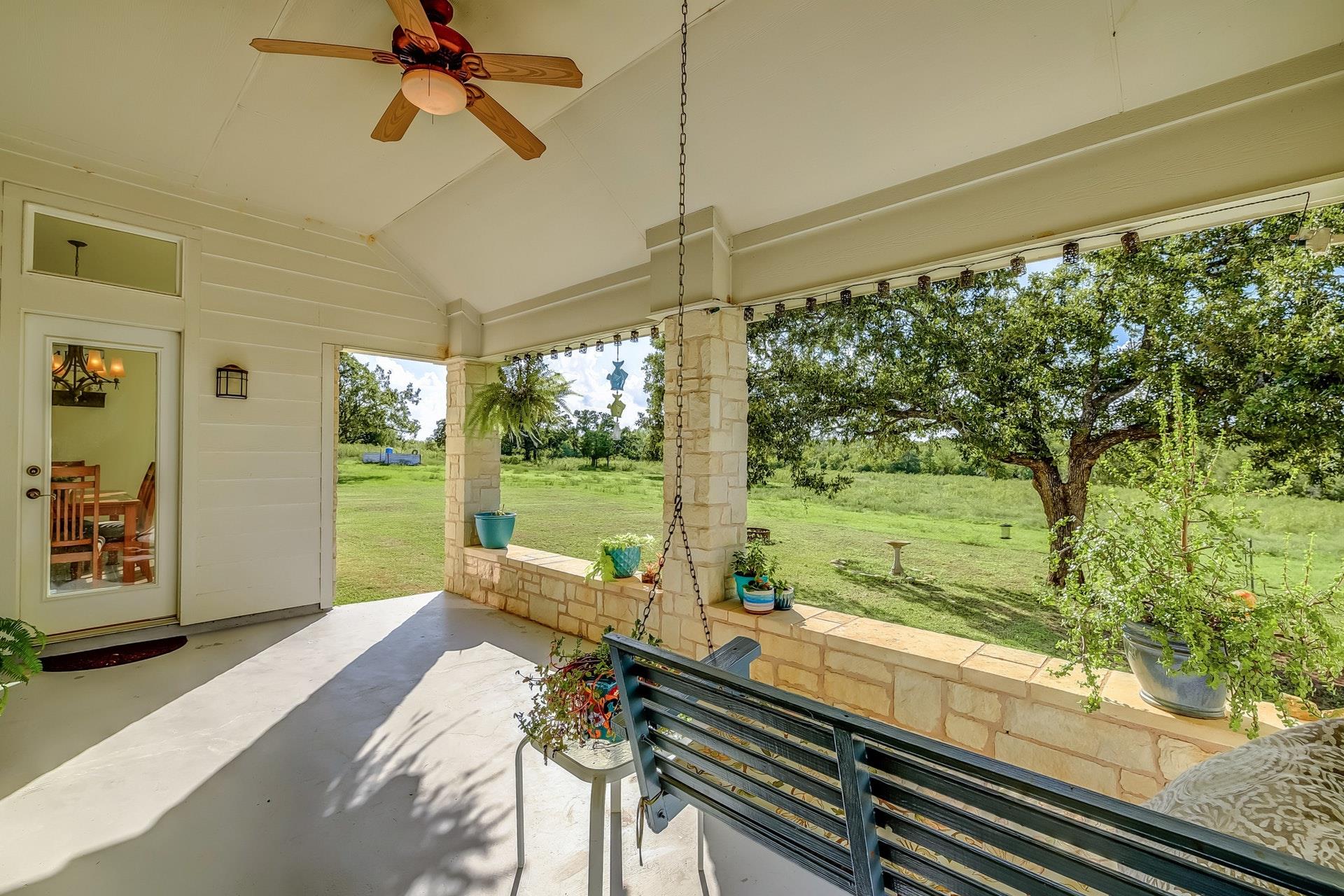 525 Herron Trl, McDade, TX 78650