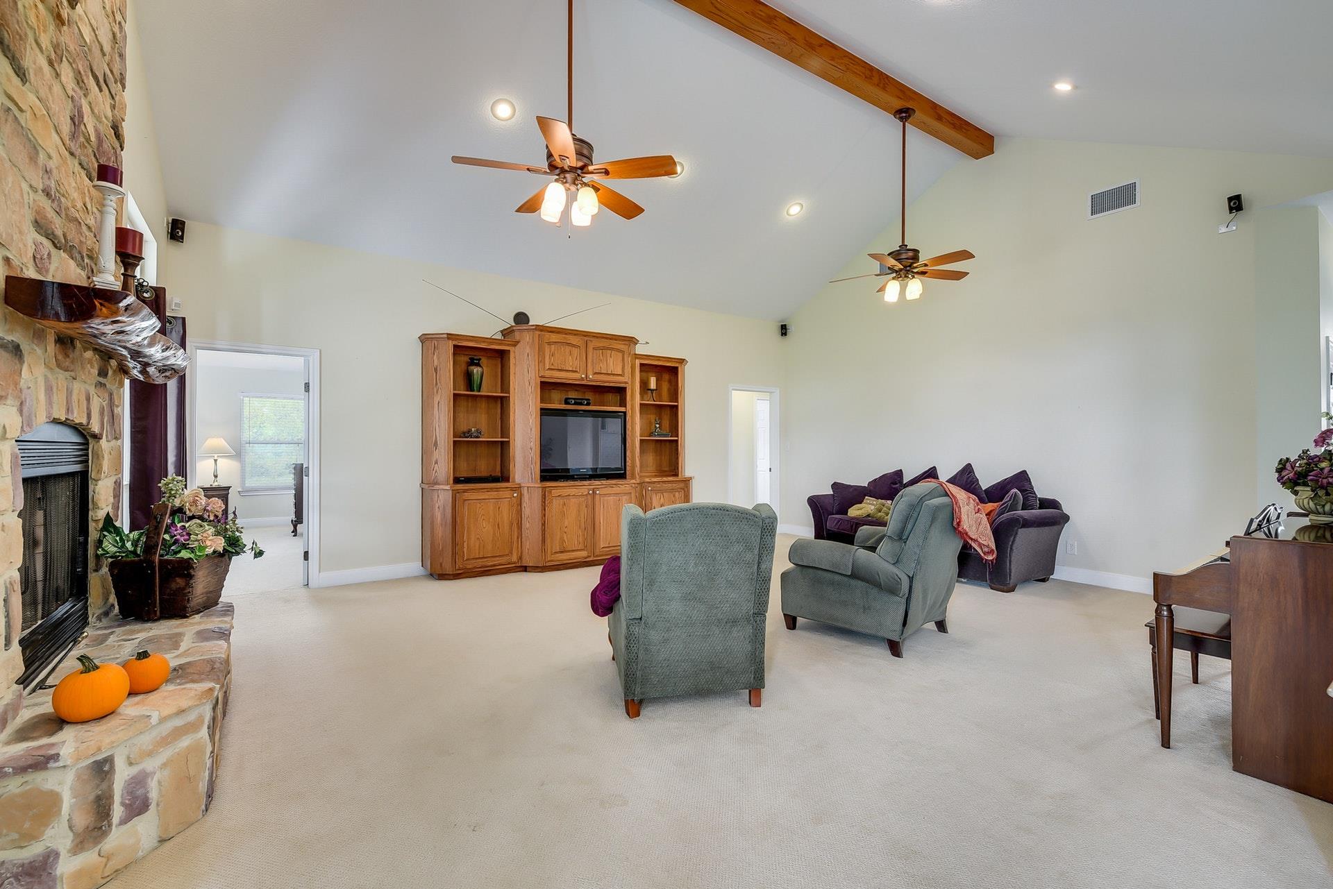 525 Herron Trl, McDade, TX 78650