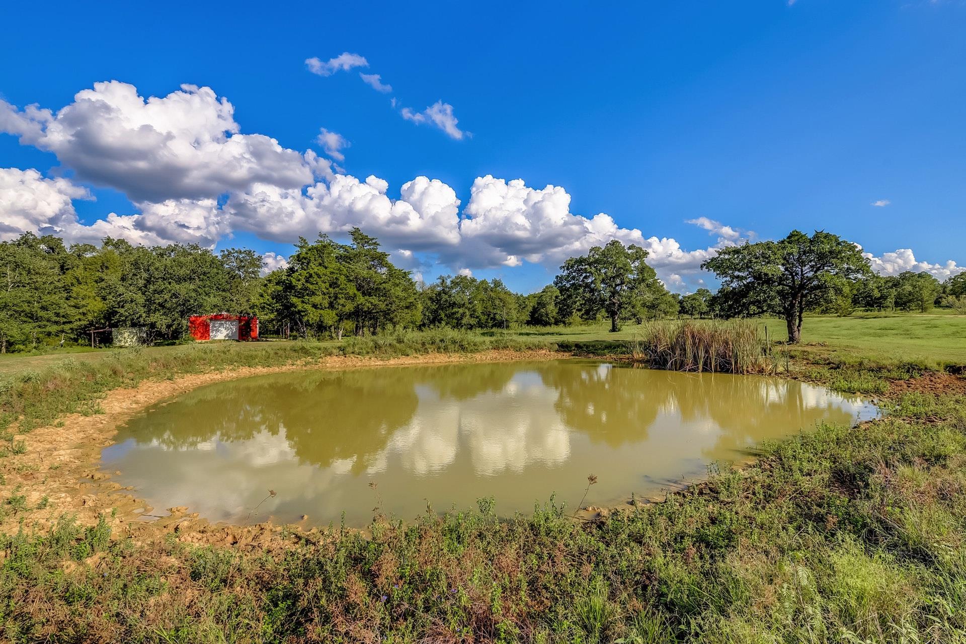 525 Herron Trl, McDade, TX 78650