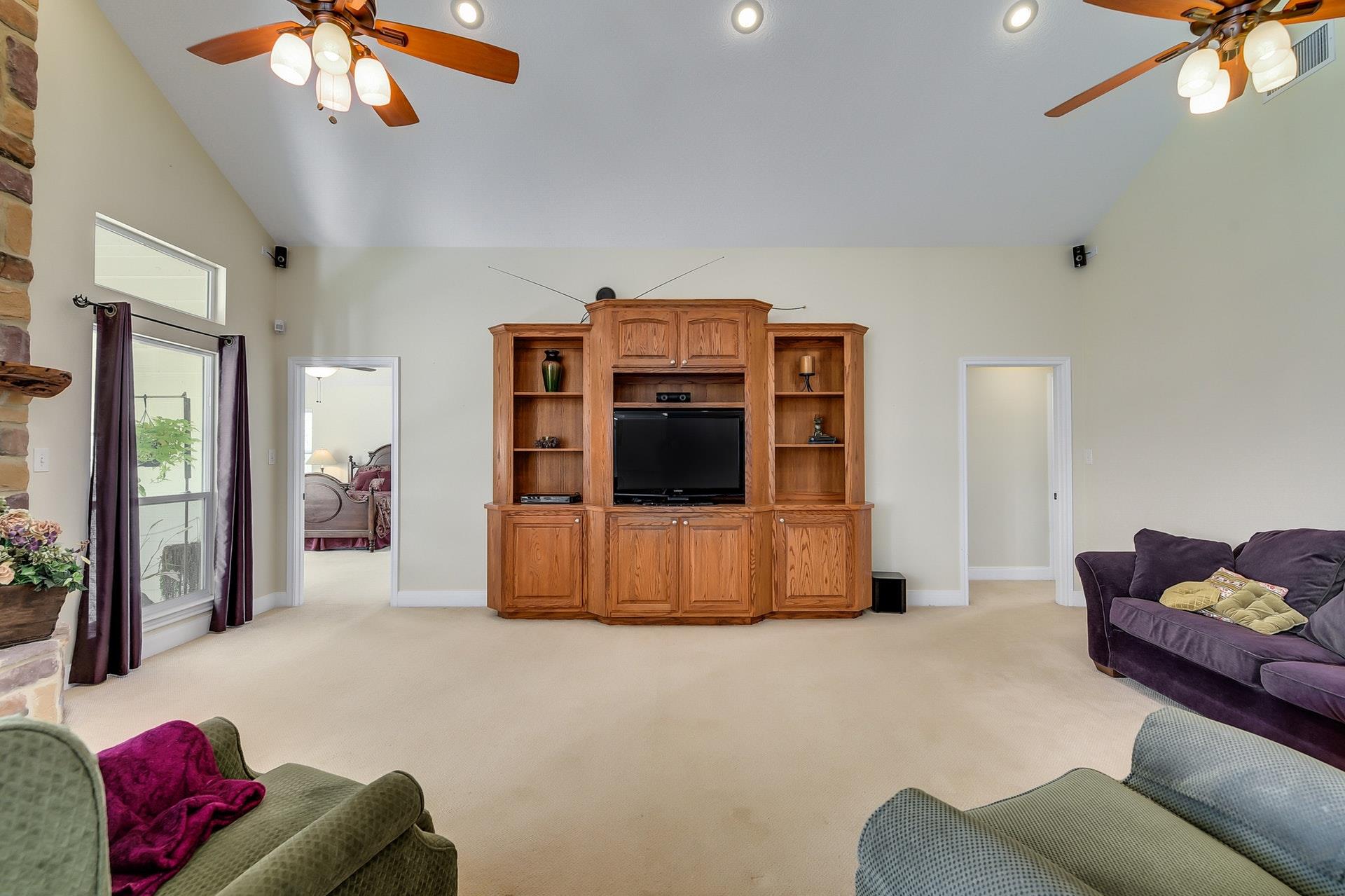 525 Herron Trl, McDade, TX 78650