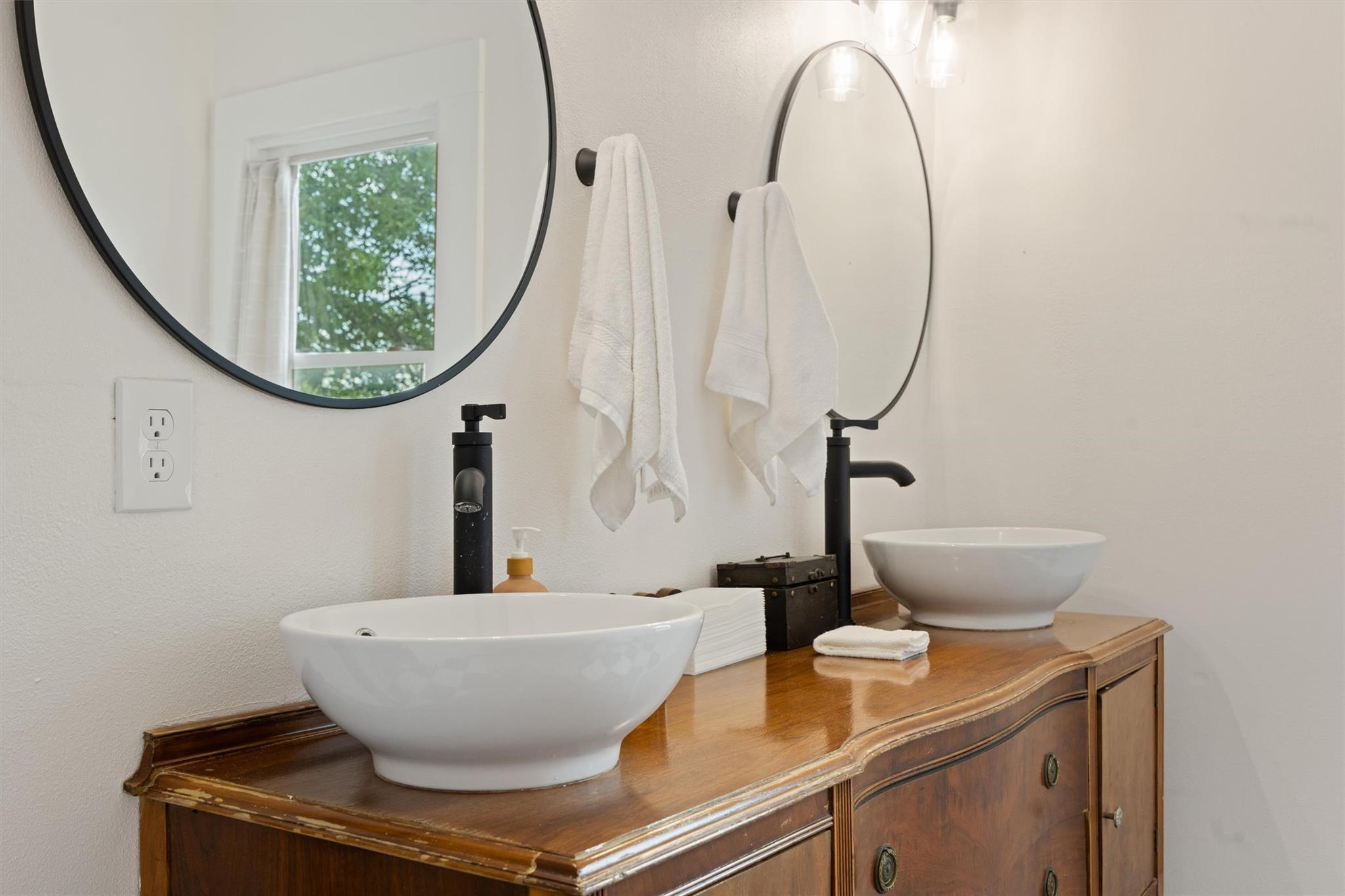 501 Branch St, Taylor, TX 76574