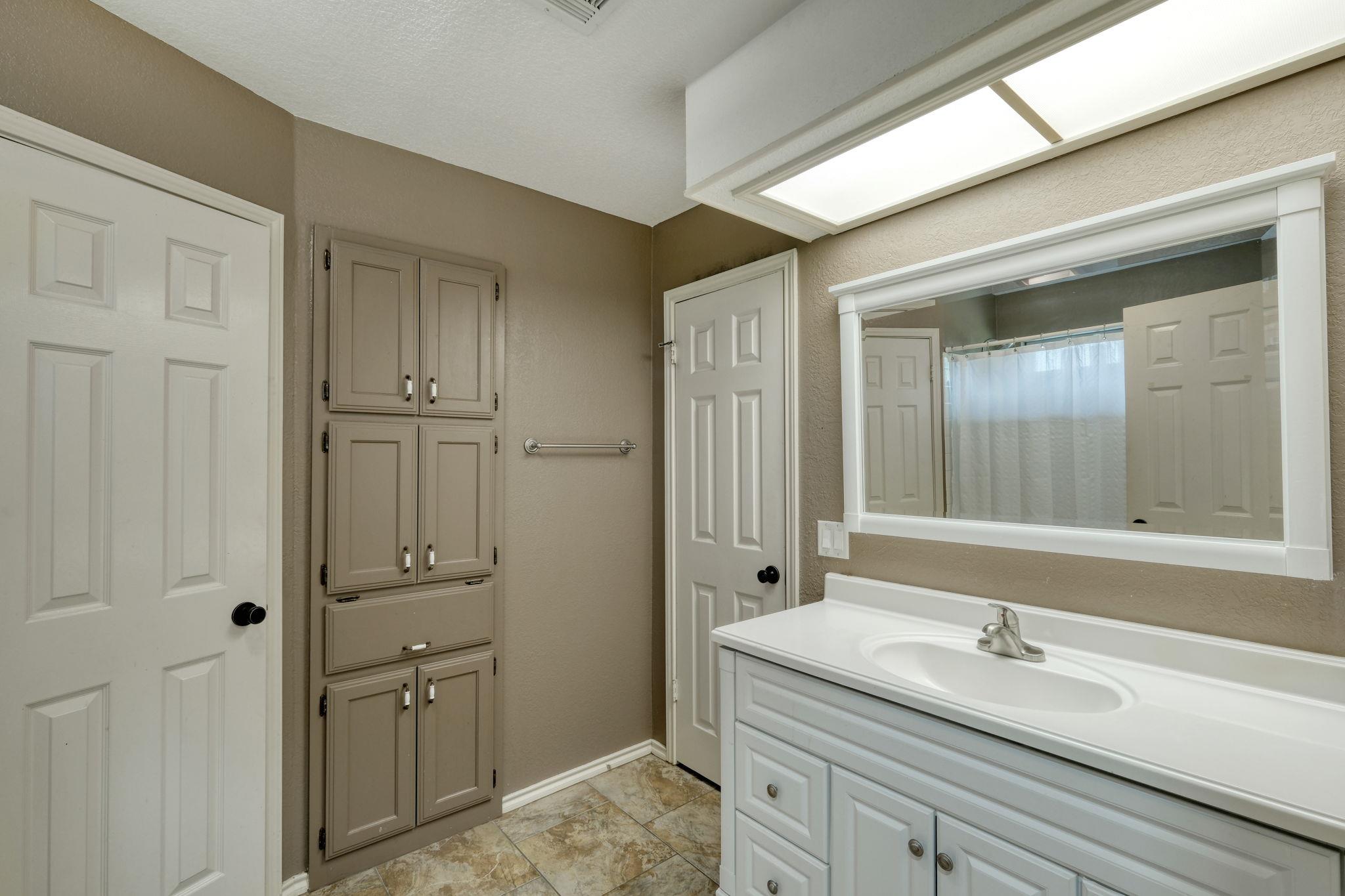 2018 Shadowbrook Cir, Round Rock, TX 78681