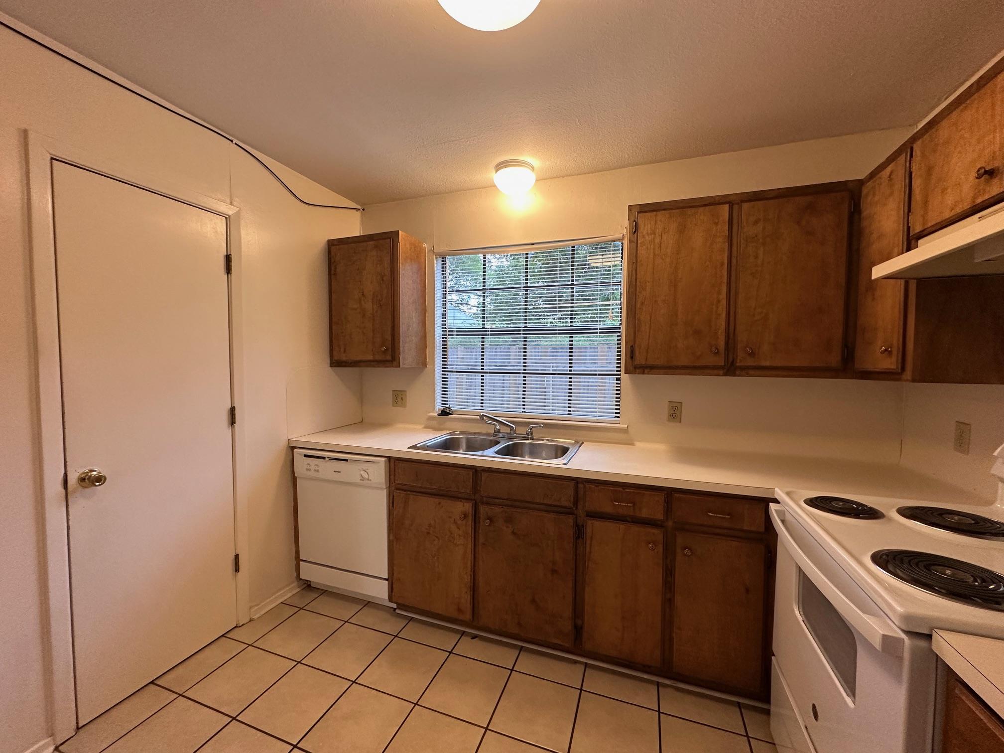 1007 Water St # 104, Bastrop, TX 78602