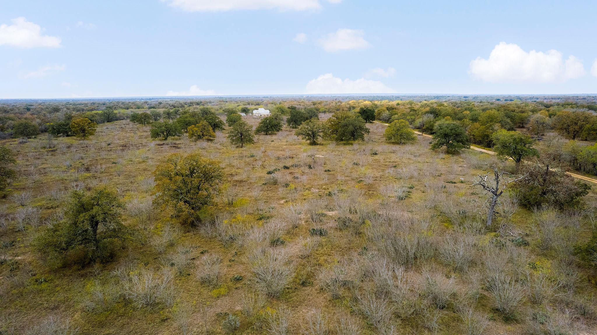 2124 Bugtussle Ln, Luling, TX 78648