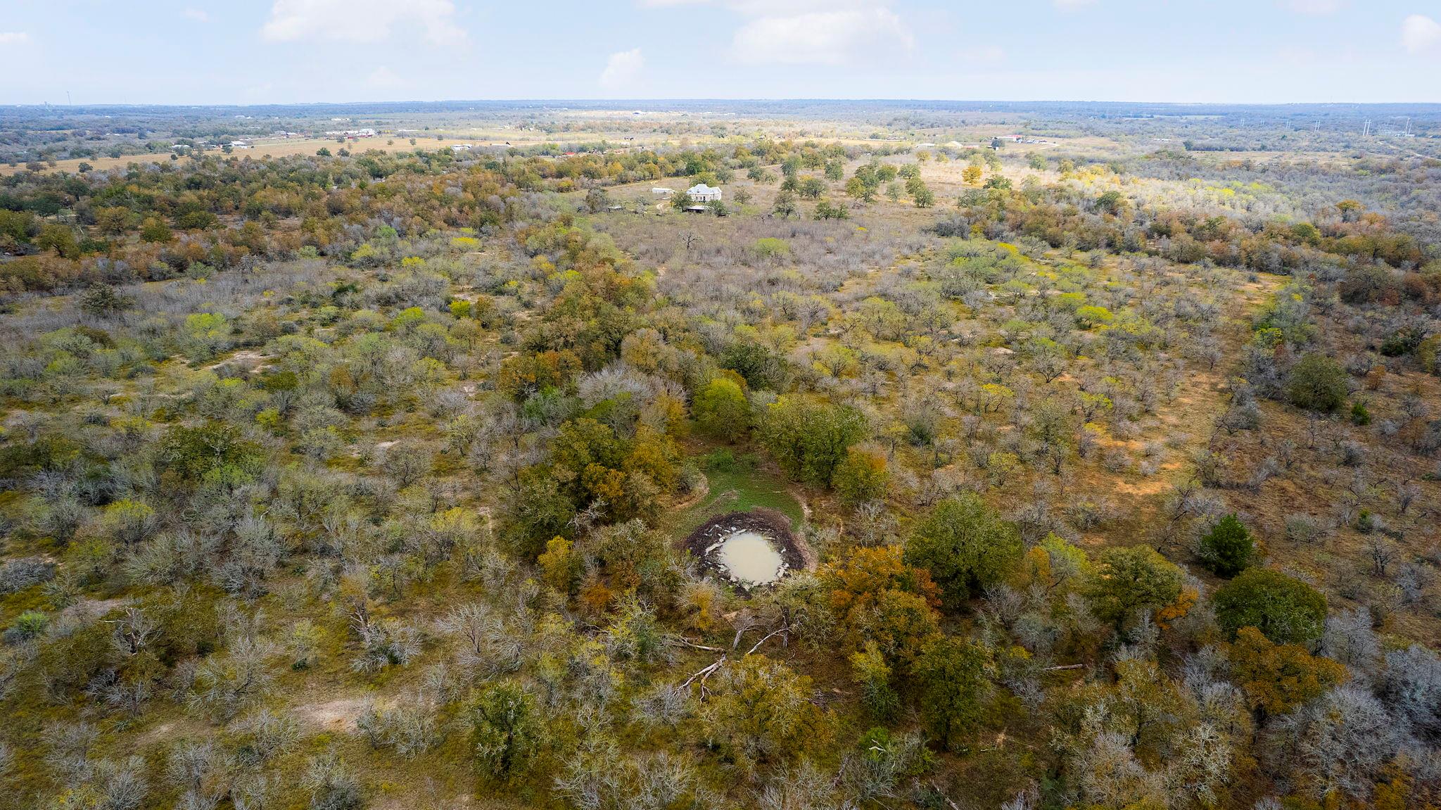 2124 Bugtussle Ln, Luling, TX 78648