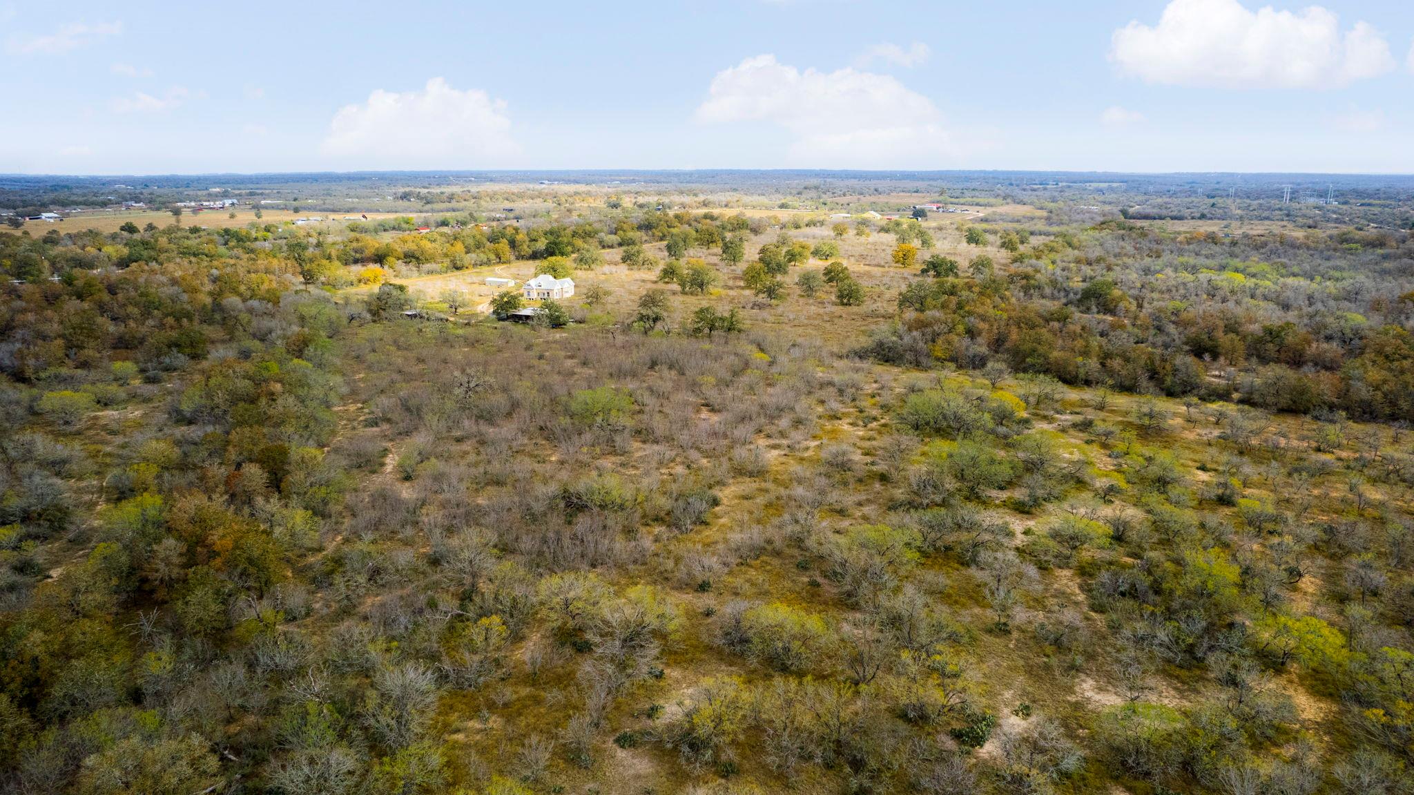 2124 Bugtussle Ln, Luling, TX 78648