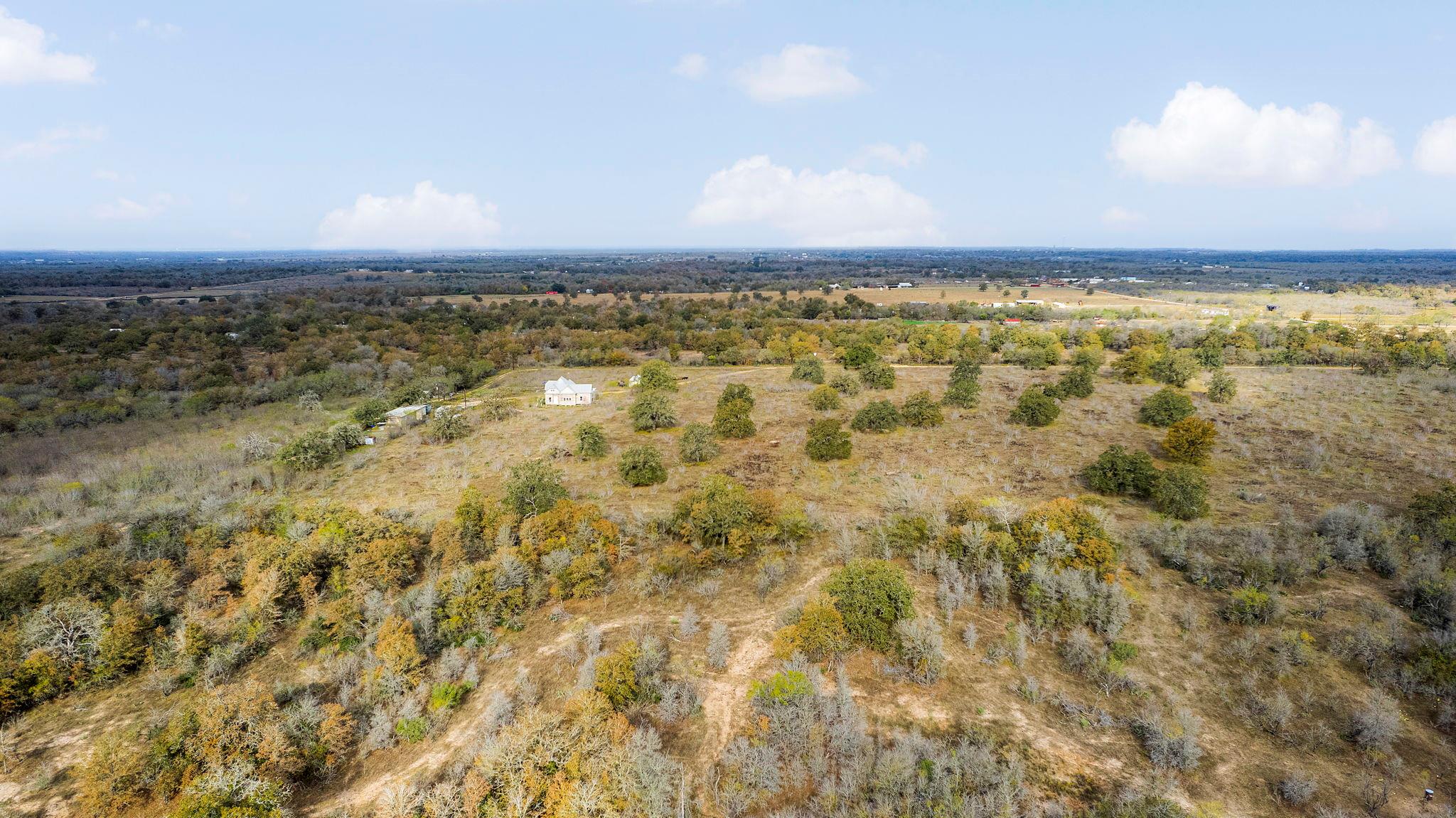 2124 Bugtussle Ln, Luling, TX 78648