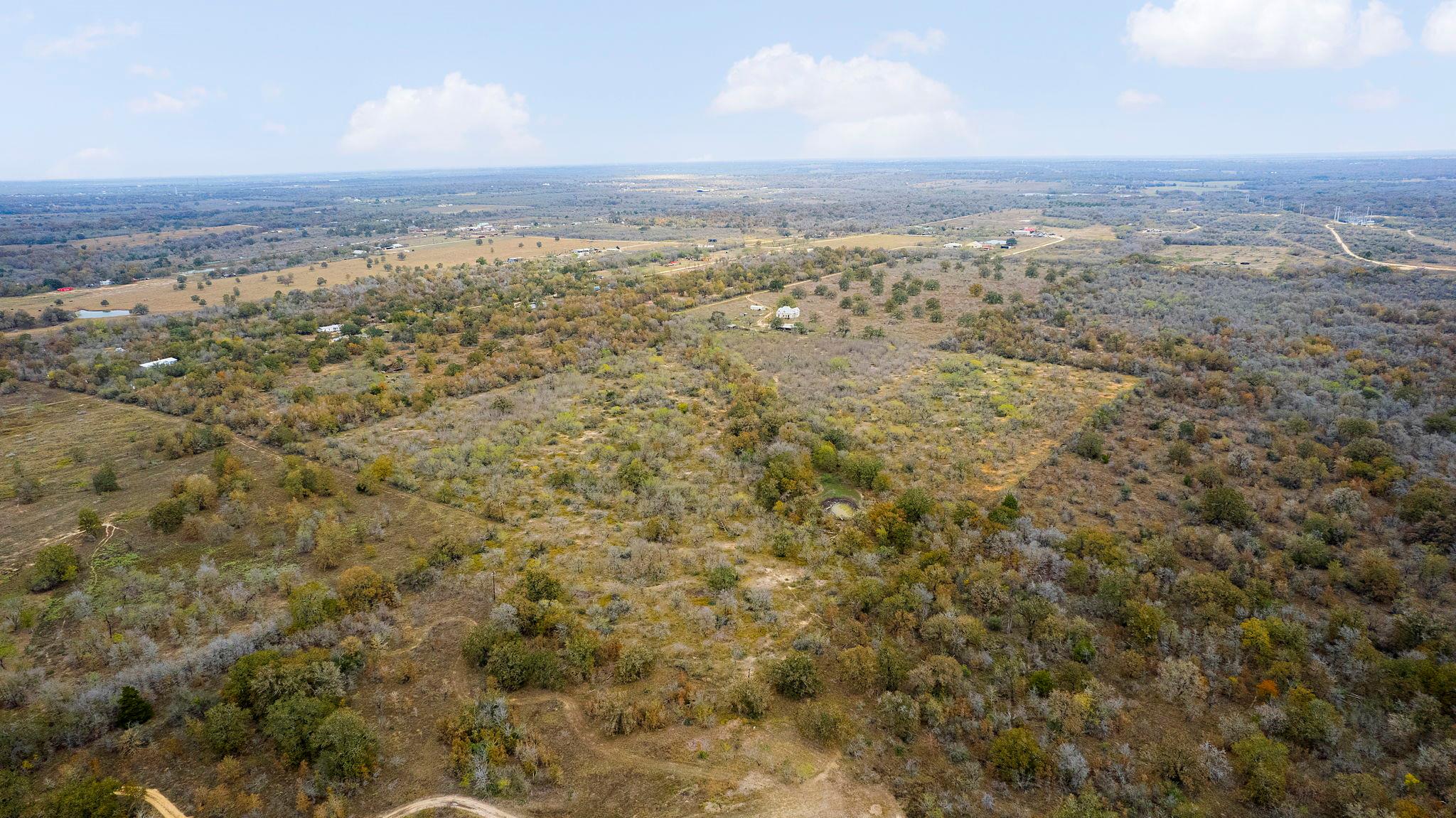 2124 Bugtussle Ln, Luling, TX 78648