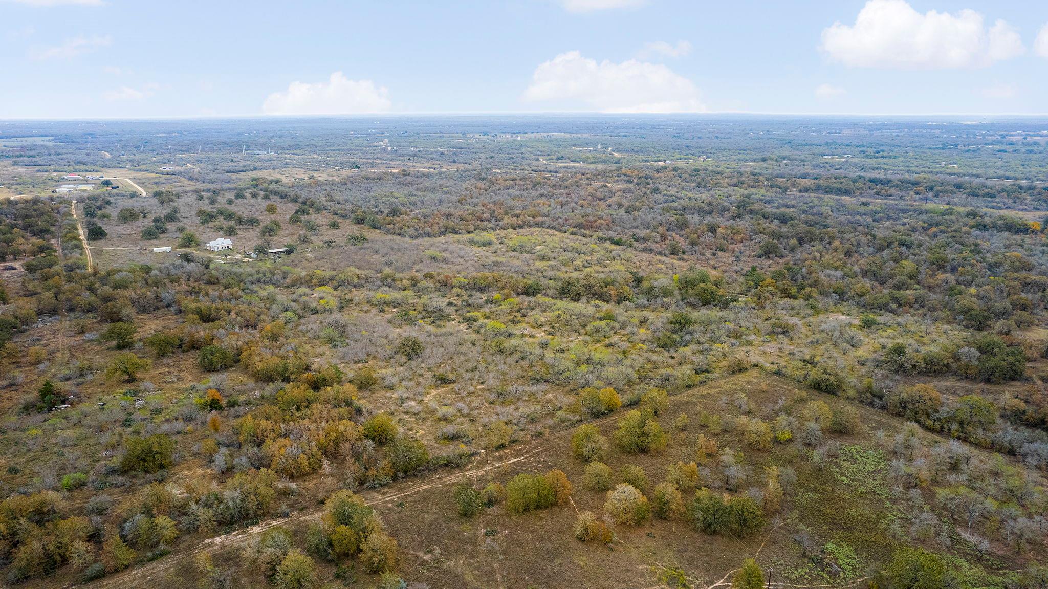 2124 Bugtussle Ln, Luling, TX 78648