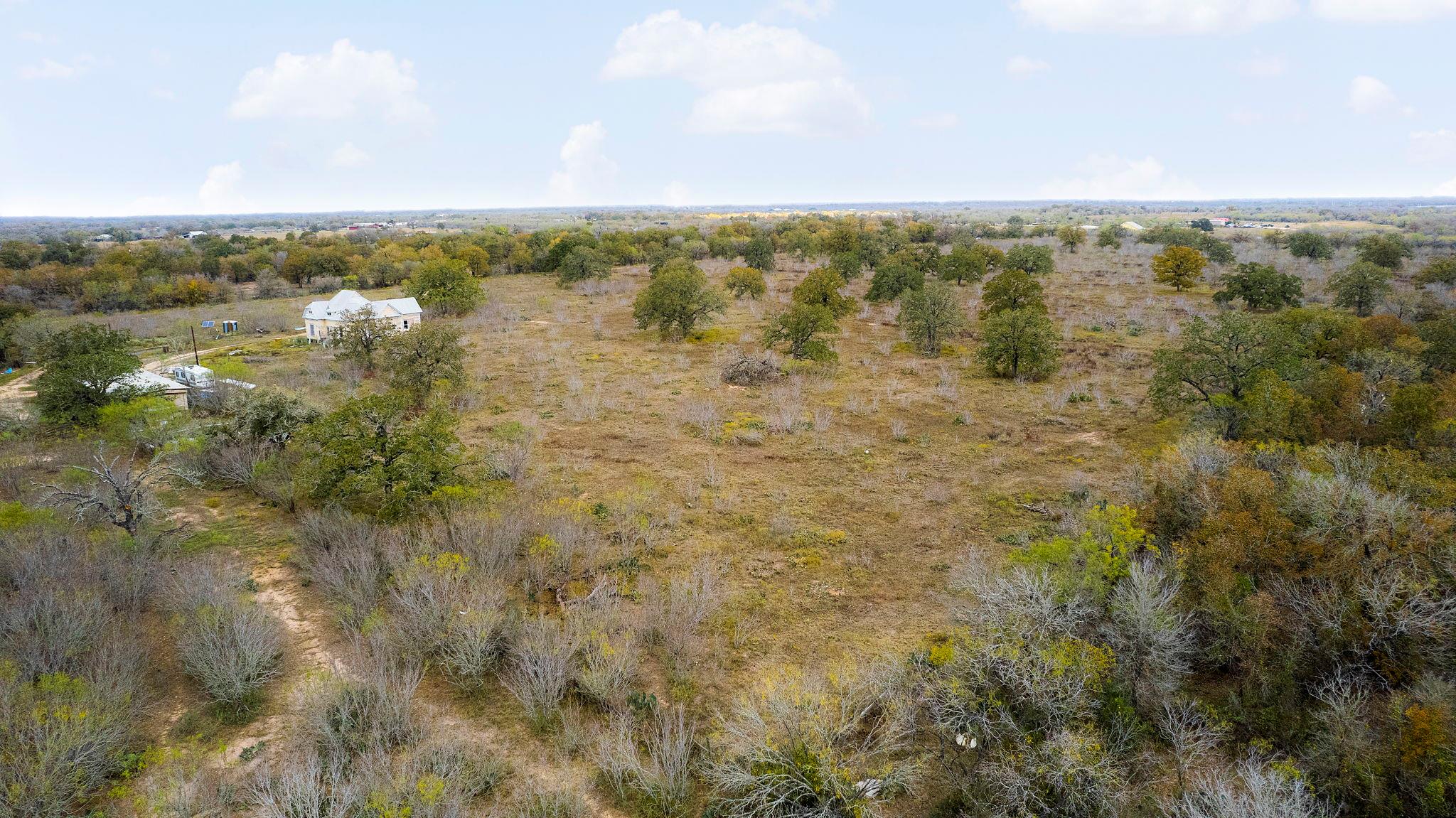 2124 Bugtussle Ln, Luling, TX 78648