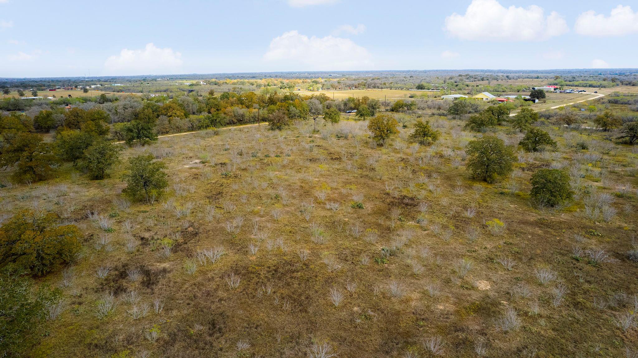 2124 Bugtussle Ln, Luling, TX 78648