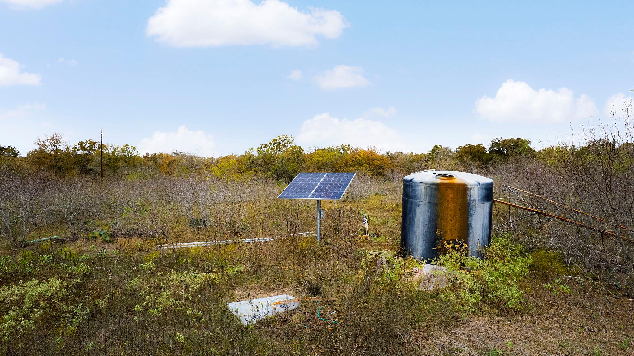 2124 Bugtussle Ln, Luling, TX 78648