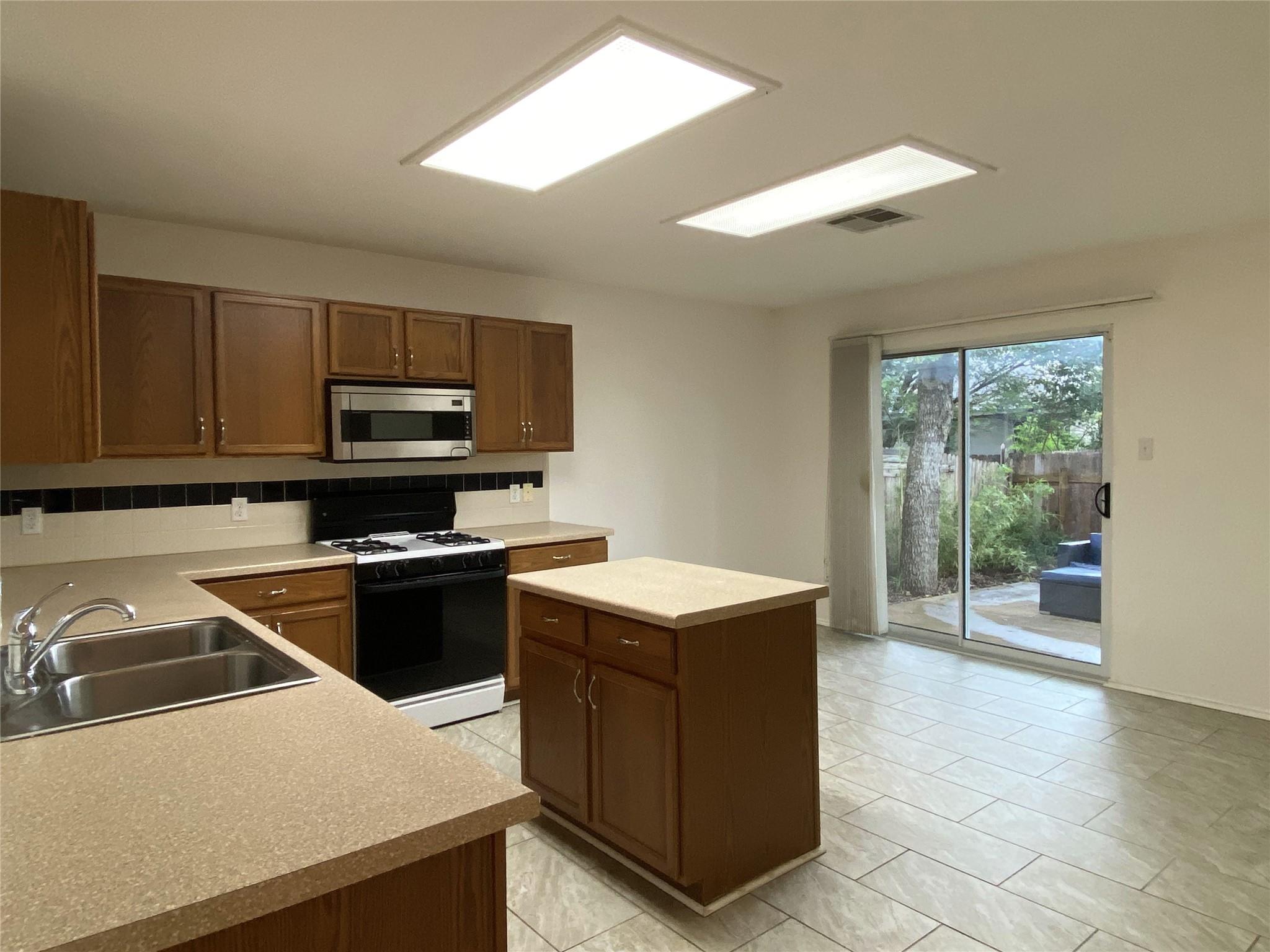 200 Presidio Dr, Leander, TX 78641