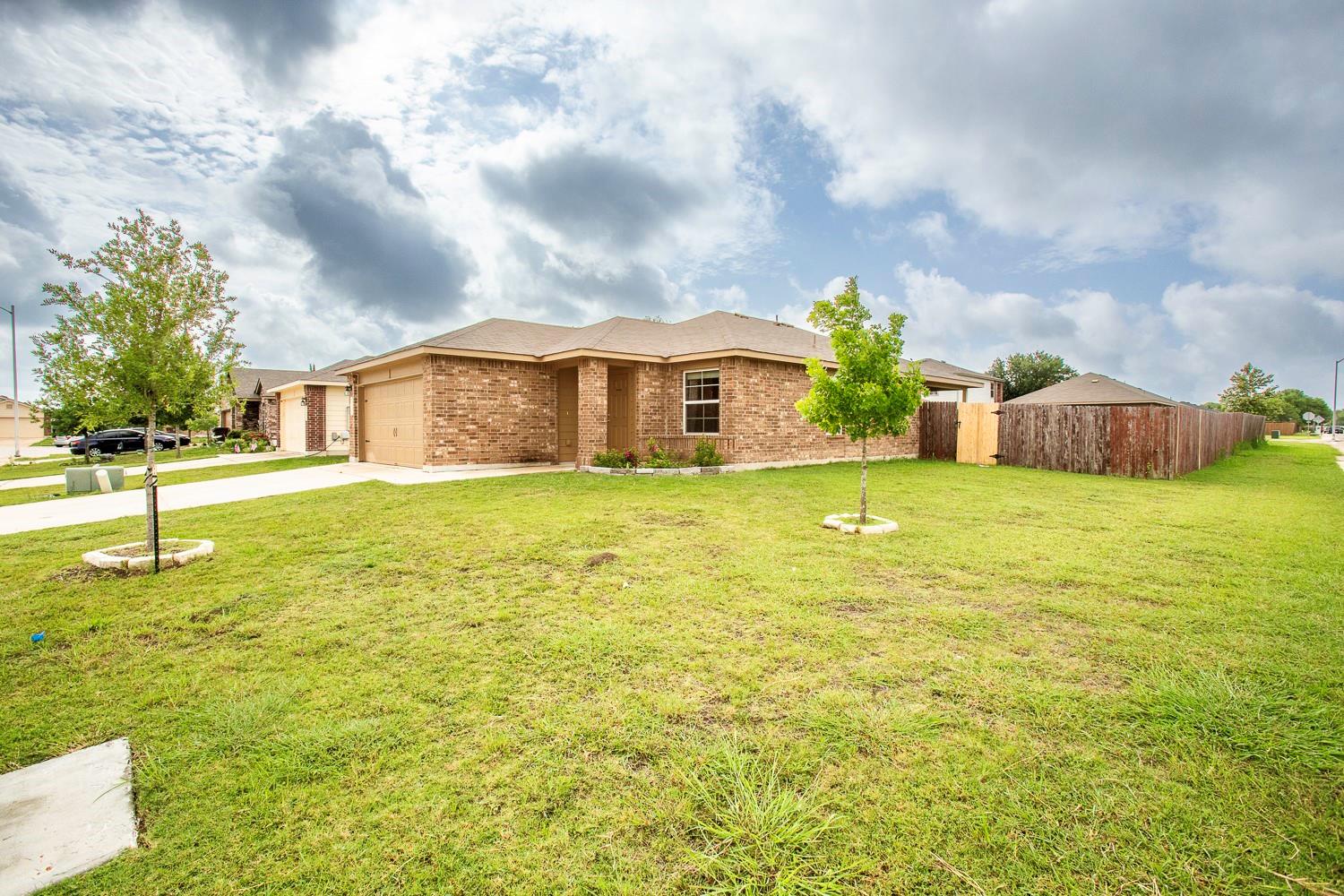 1524 Wedgewood Cv, Lockhart, TX 78644