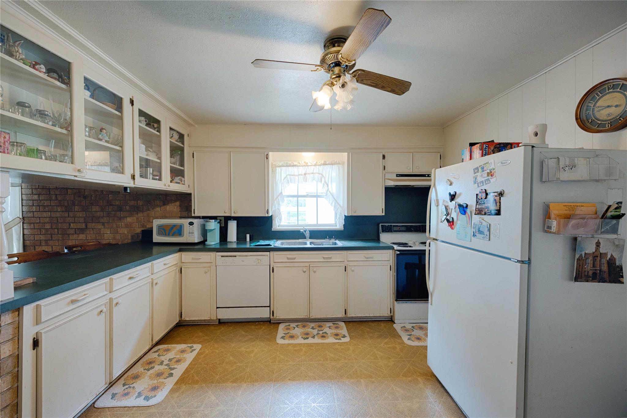 4361 US Highway 77 S, Hallettsville, TX 77964