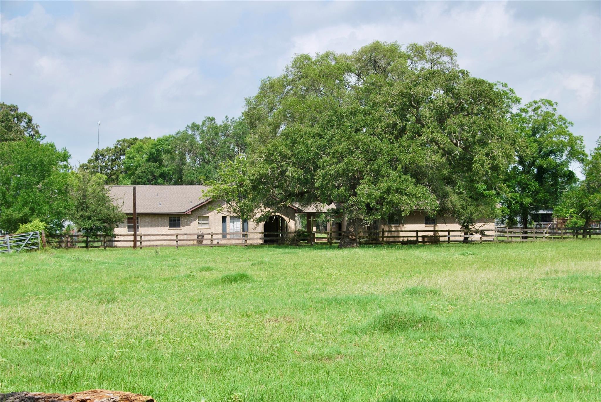 4361 US Highway 77 S, Hallettsville, TX 77964