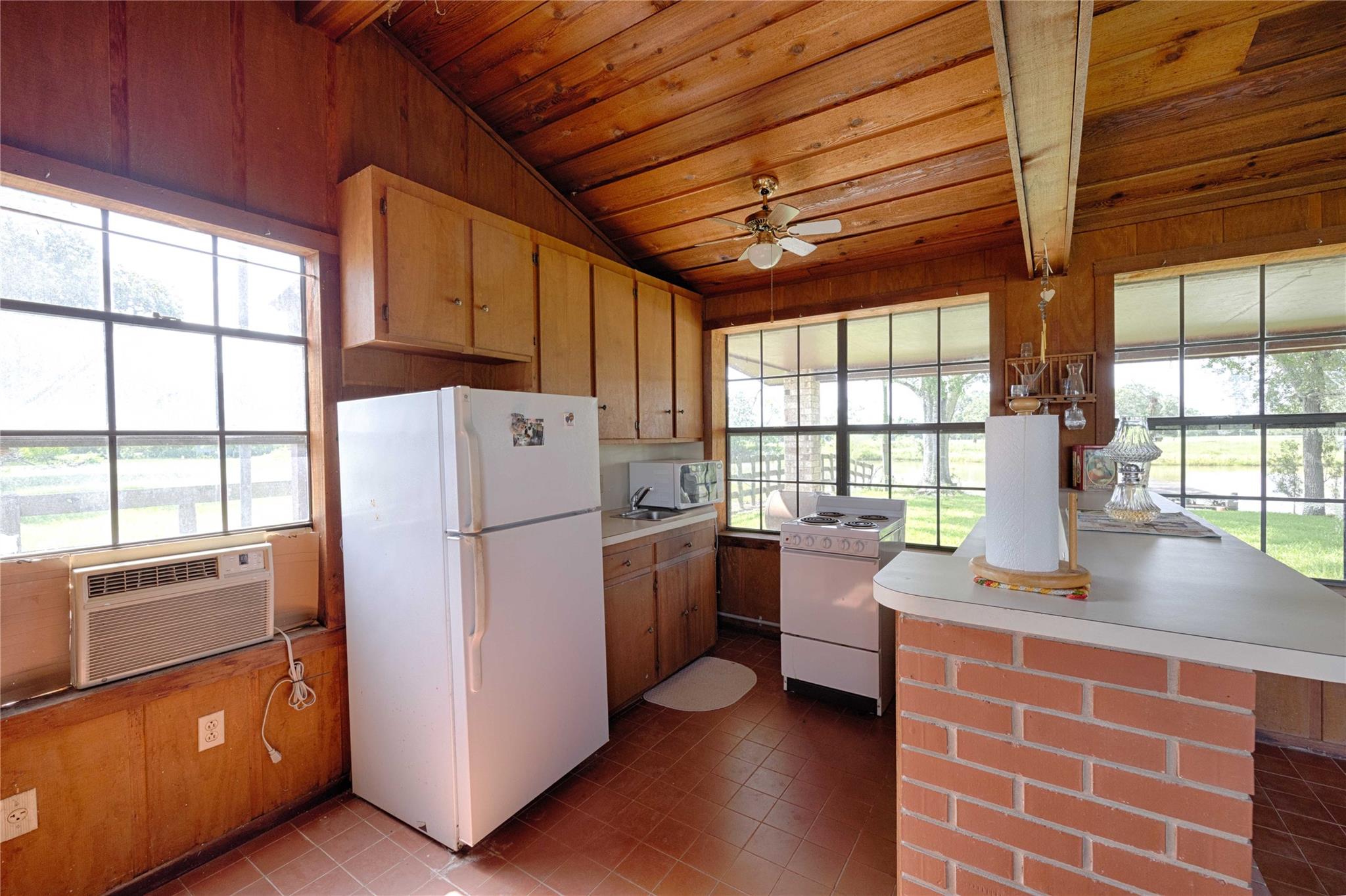 4361 US Highway 77 S, Hallettsville, TX 77964