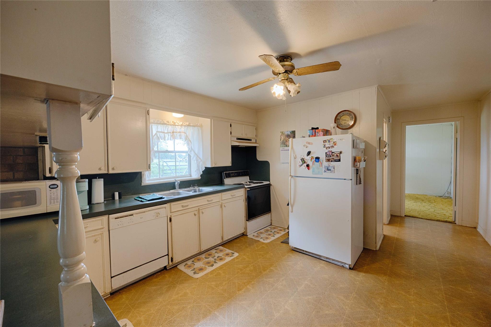 4361 US Highway 77 S, Hallettsville, TX 77964