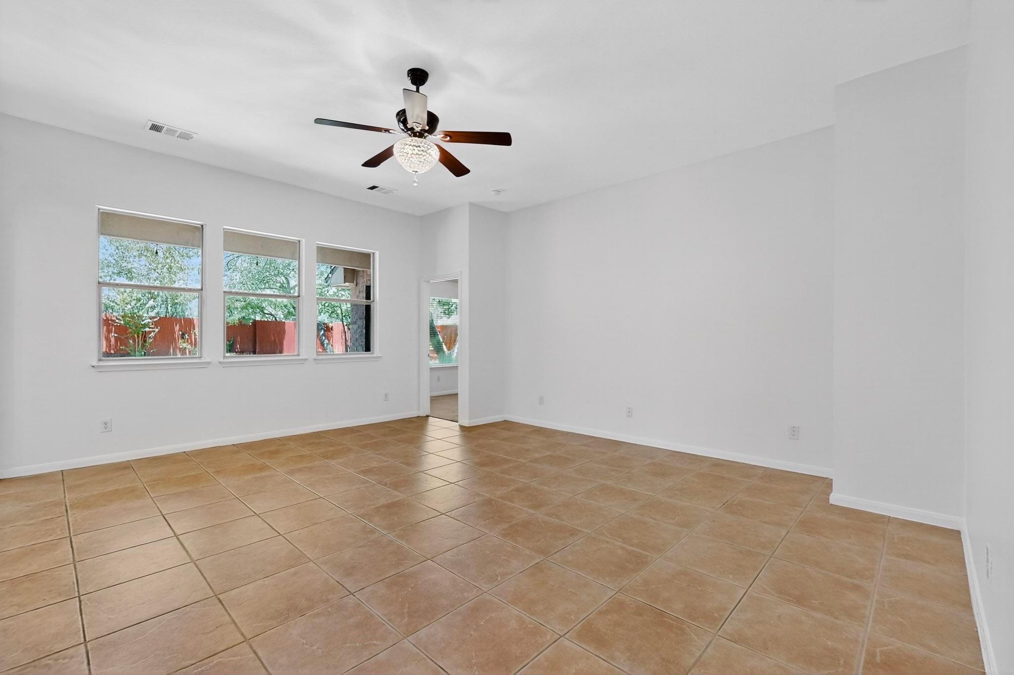 360 Canterbury Dr, Austin, TX 78737