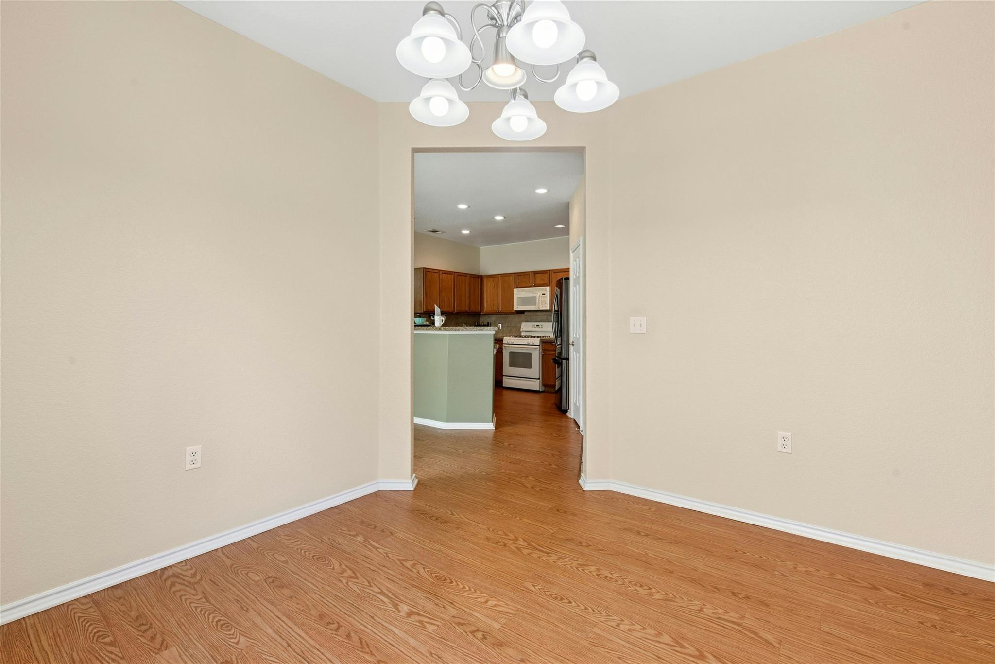 611 Farm Hill Dr, Georgetown, TX 78633