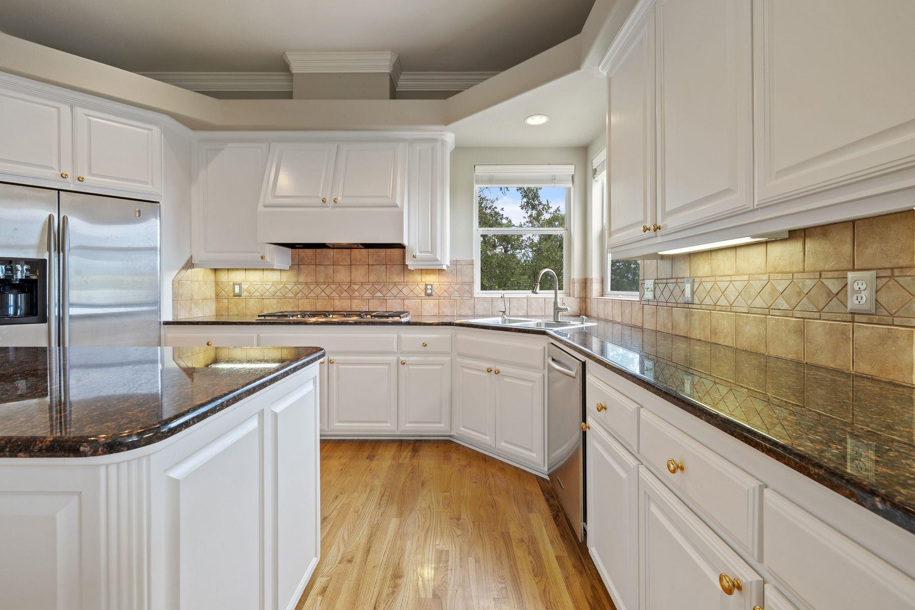 4921 Creek Meadow Cv, Spicewood, TX 78669