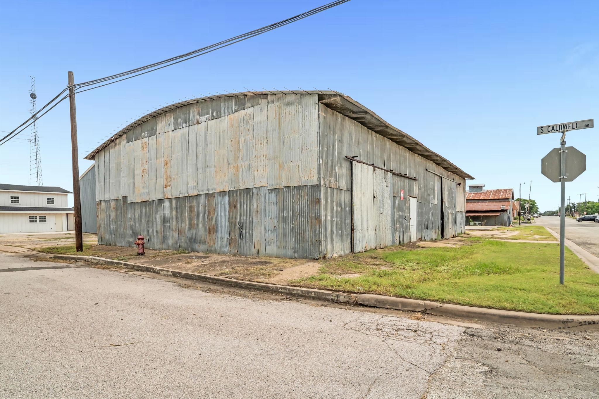 136 S Caldwell-C St, Giddings, TX 78942